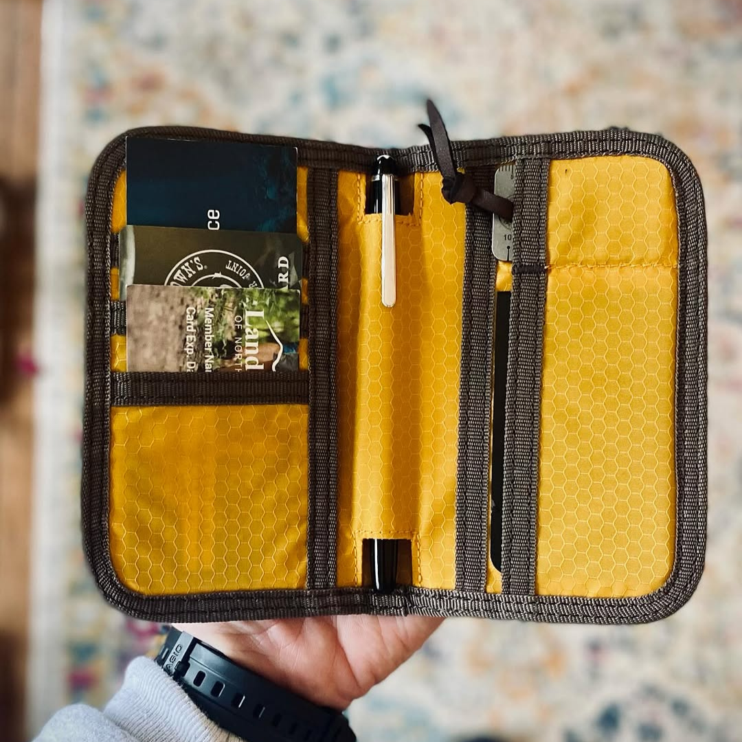 LOCHBY SIDEKICK WALLET (BROWN)
