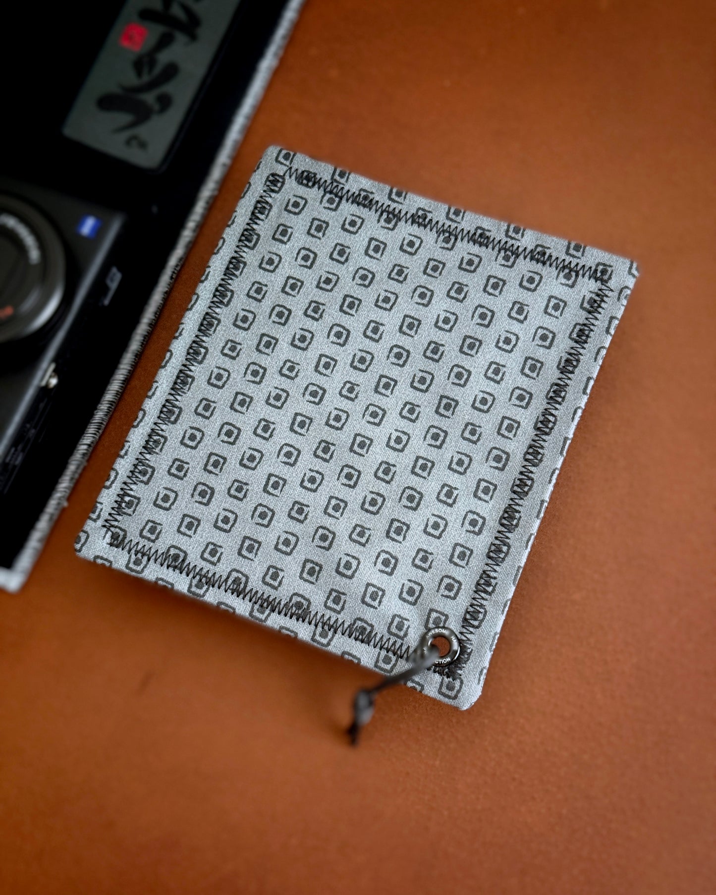 COBBLESTONE SUIT HANDKERCHIEF