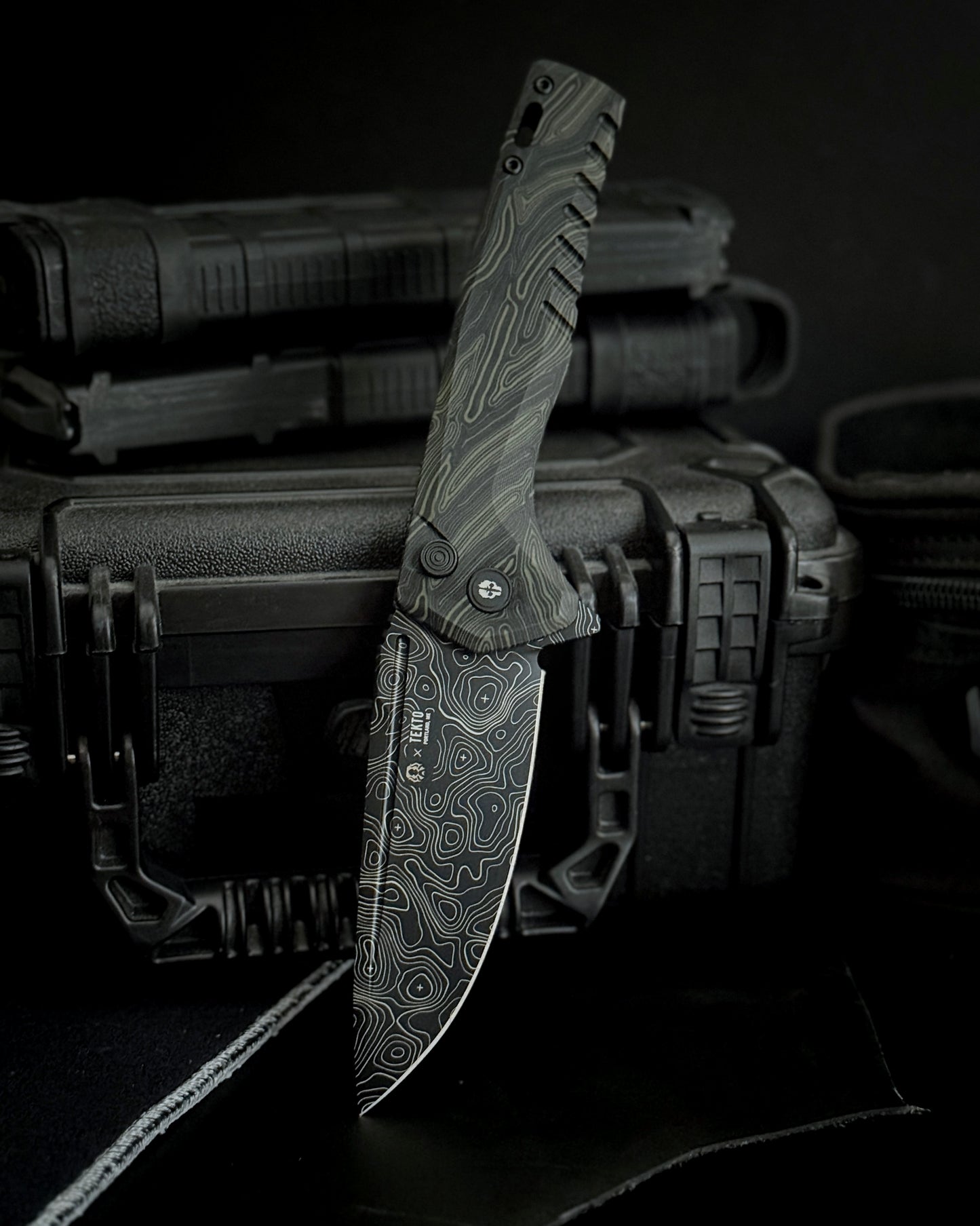 TEKTO F3 CHARLIE TOPO VARIANT EXCLUSIVE DAMASCUS G10 TITANIUM COATED D2 (3.80" BLACK)