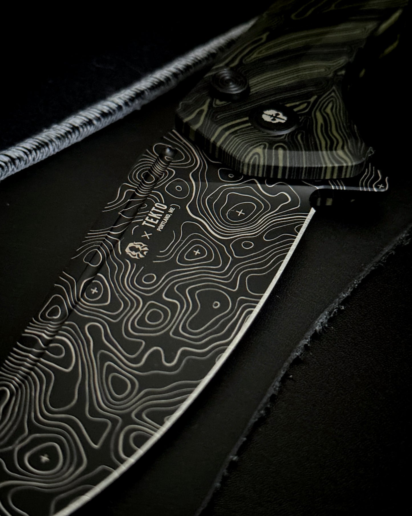 TEKTO F3 CHARLIE TOPO VARIANT EXCLUSIVE DAMASCUS G10 TITANIUM COATED D2 (3.80" BLACK)