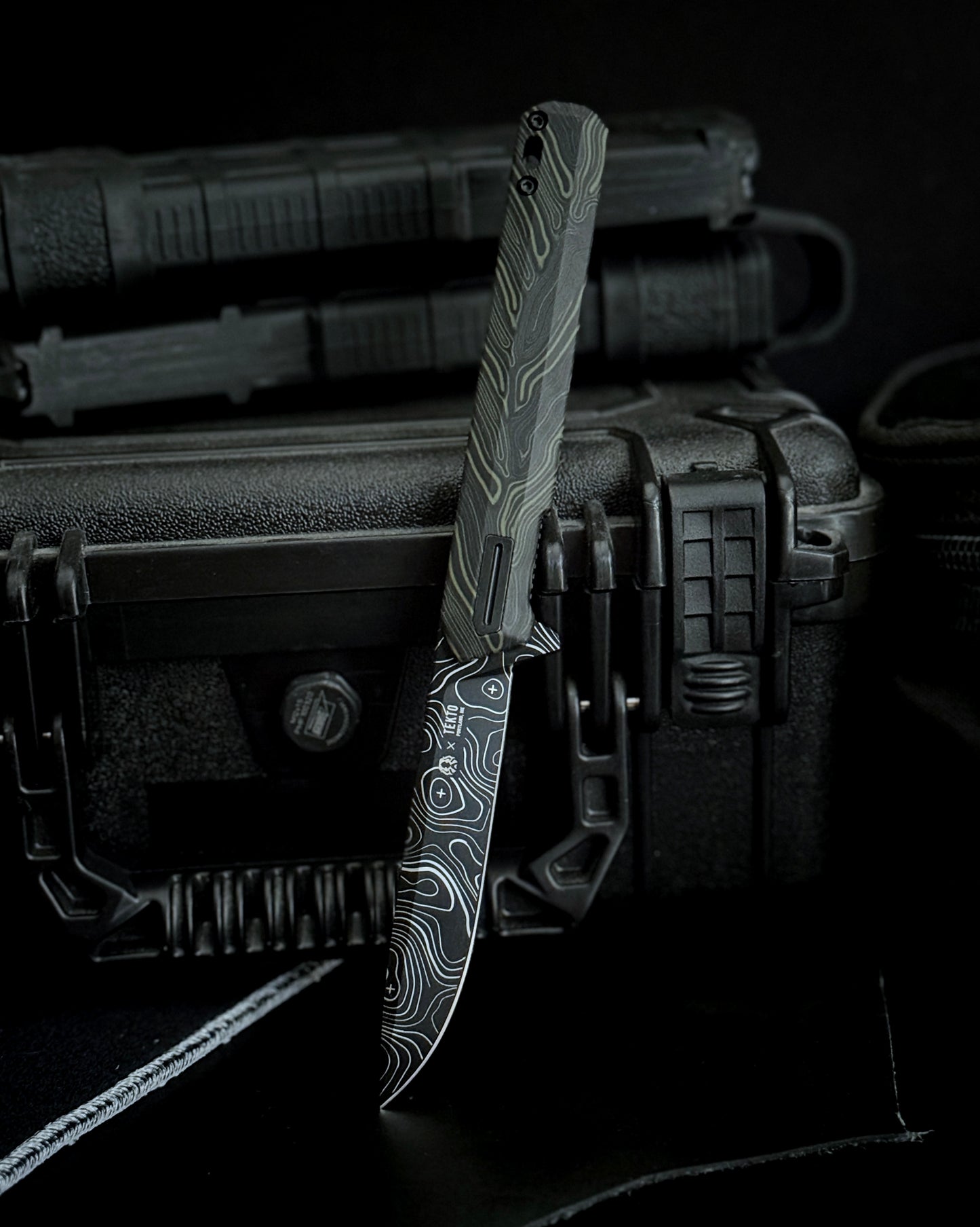 TEKTO F2 BRAVO TOPO VARIANT EXCLUSIVE DAMASCUS G10 TITANIUM COATED D2 (3.30" BLACK)