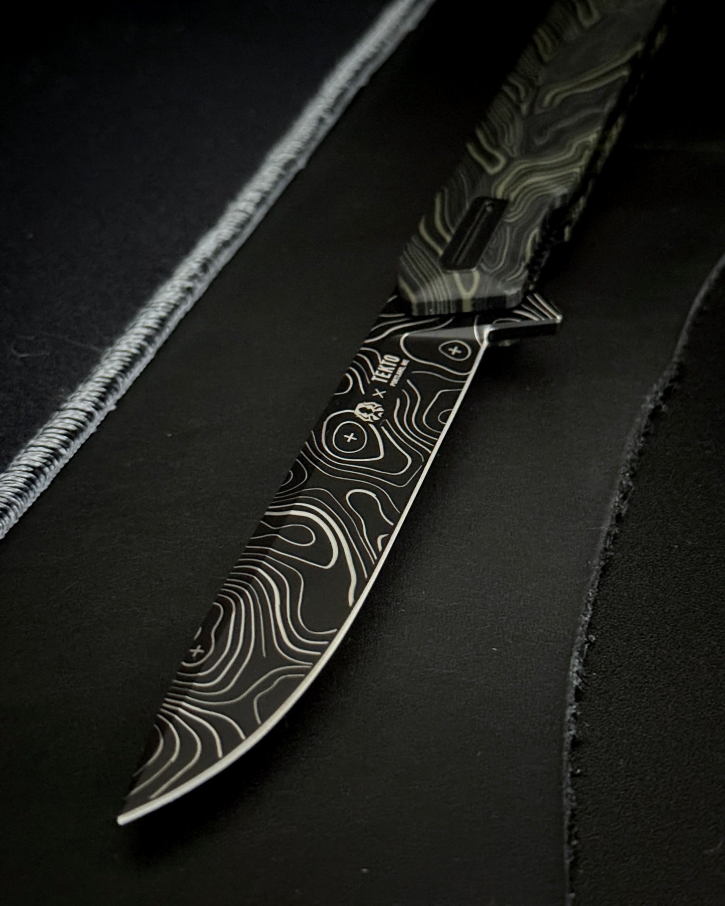 TEKTO F2 BRAVO TOPO VARIANT EXCLUSIVE DAMASCUS G10 TITANIUM COATED D2 (3.30" BLACK)