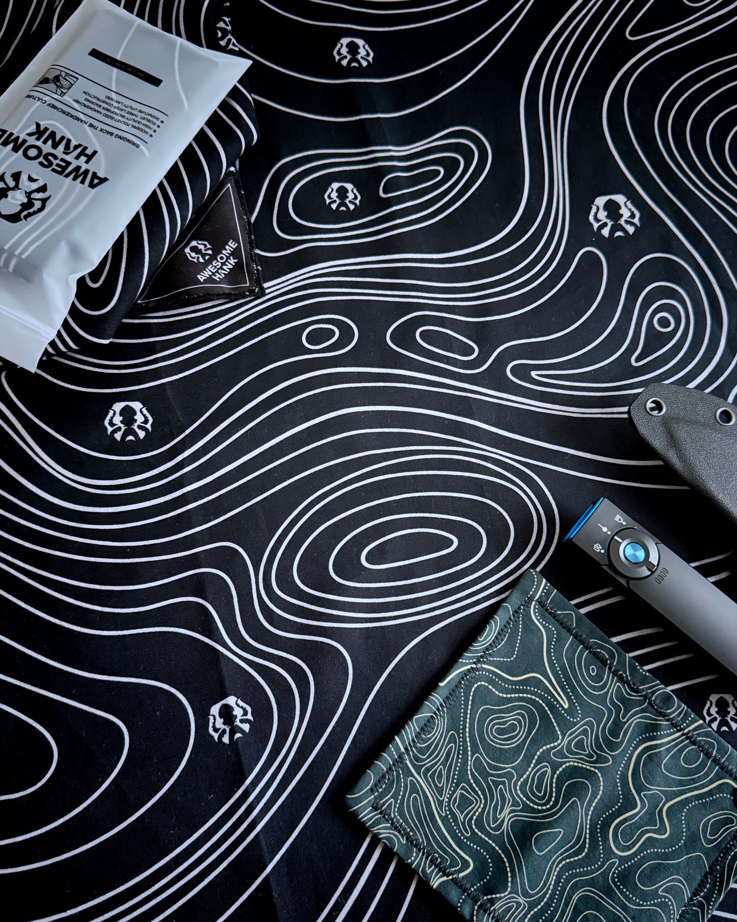 TOPO KEXAGON HANKDANA (22" x 22")