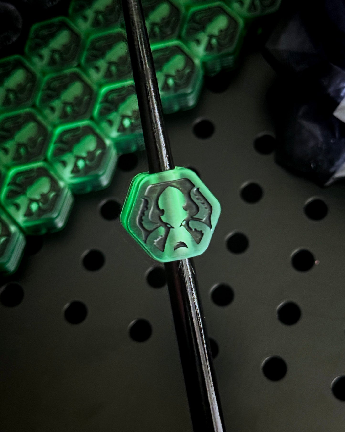 EMERALD KEXAGON BEAD