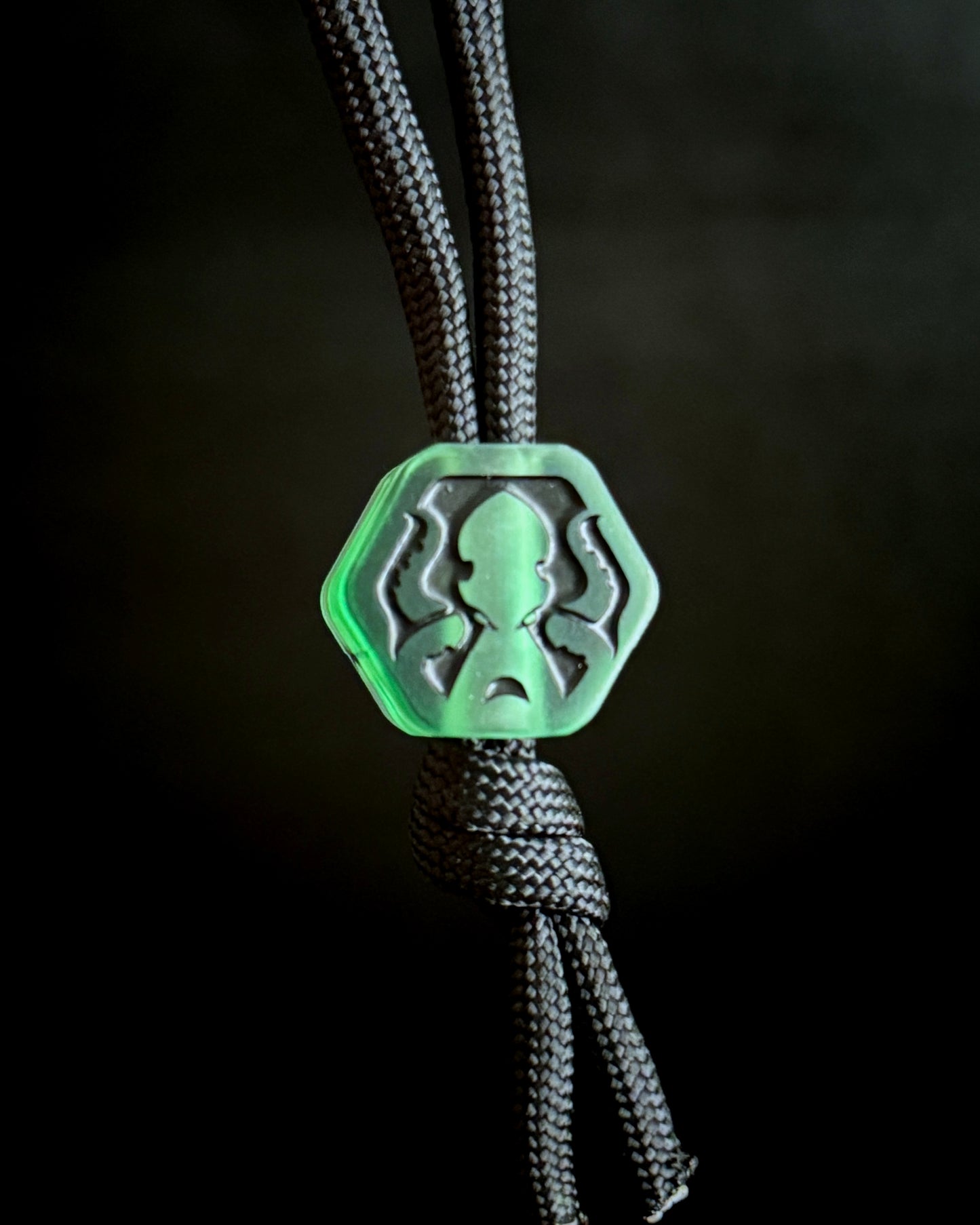 EMERALD KEXAGON BEAD