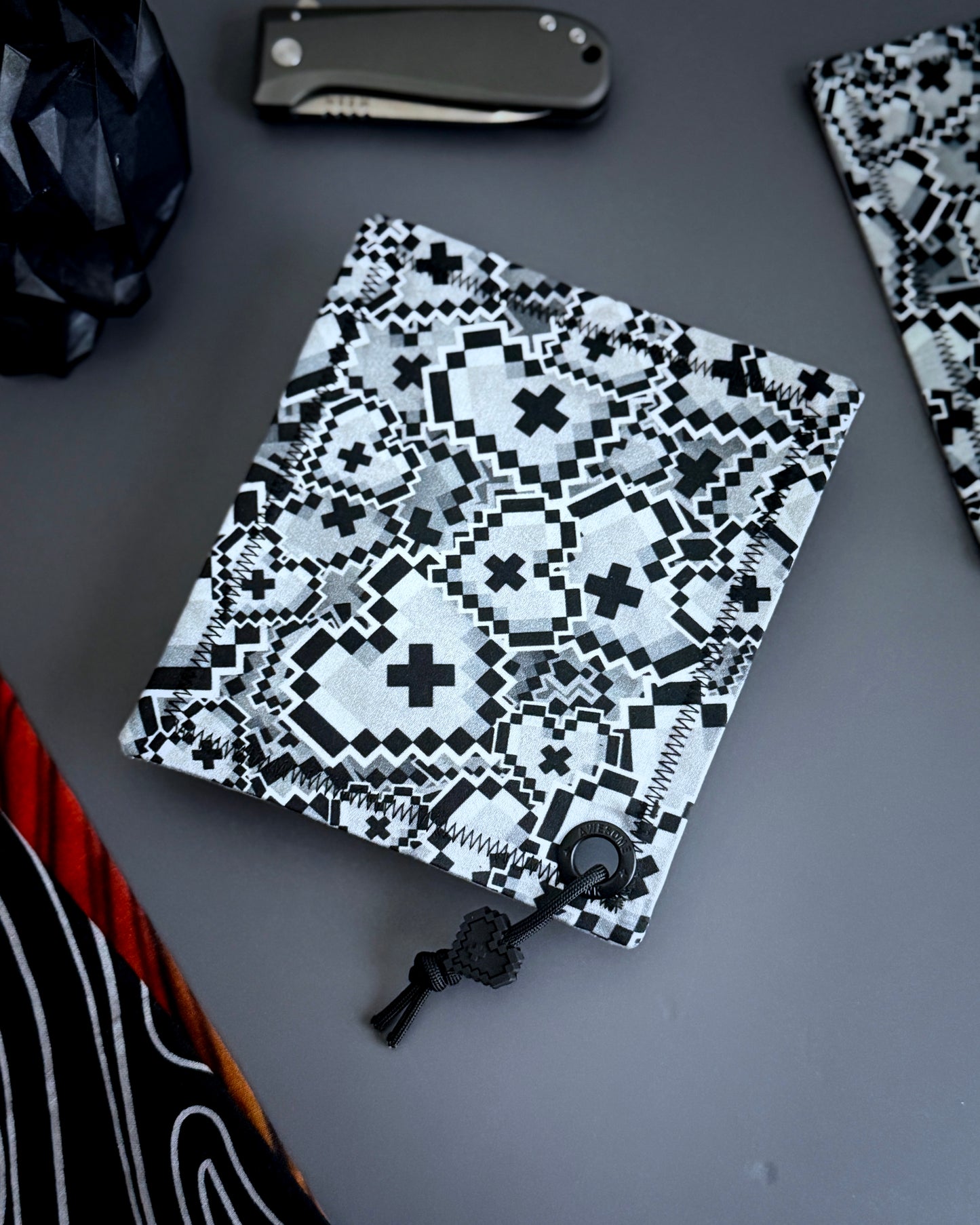 ANTIQUATED GRAY HEART HANDKERCHIEF (HEART BEAD)