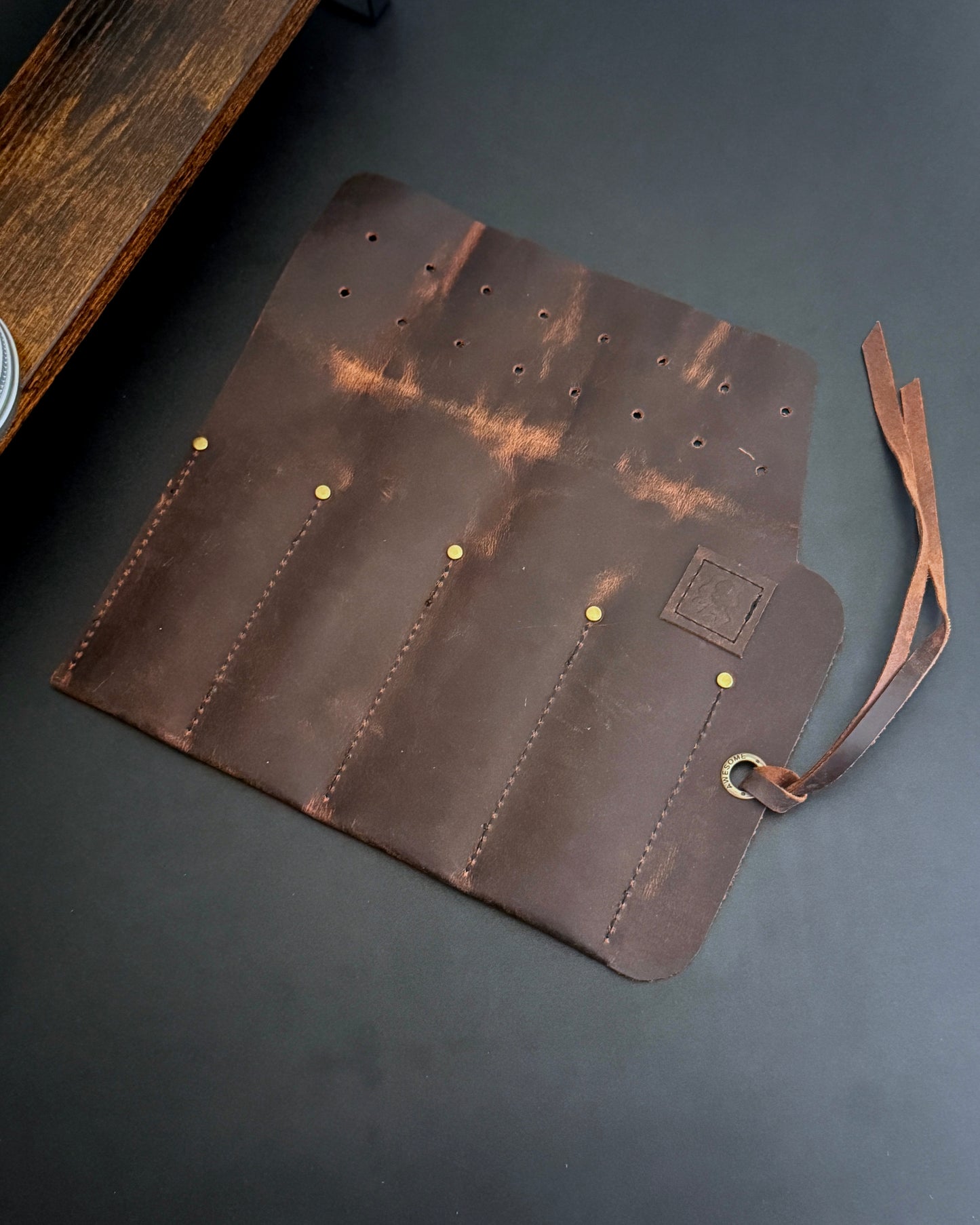 LEATHER KNIFE & TOOL ROLL 4 SLOTS (CRAZY HORSE BROWN)