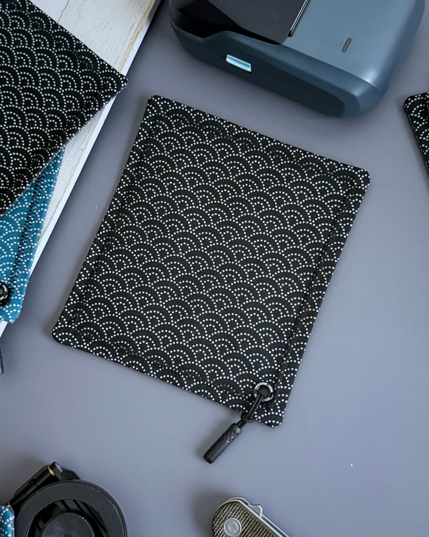 DOTTED SEIGAIHA HANDKERCHIEF (BLACK)