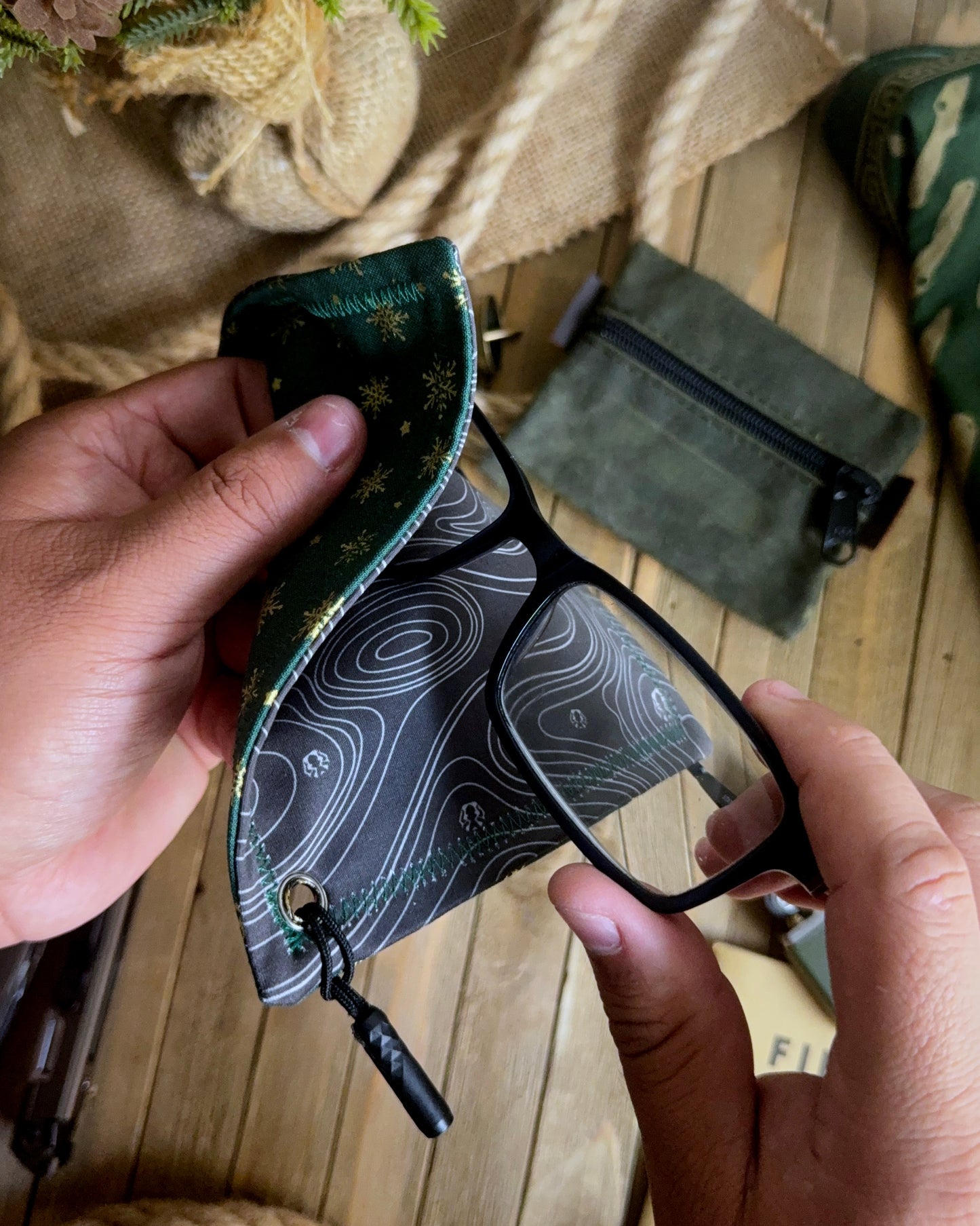 GOLDEN SNOWFLAKE HANDKERCHIEF