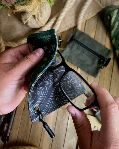 GOLDEN SNOWFLAKE HANDKERCHIEF