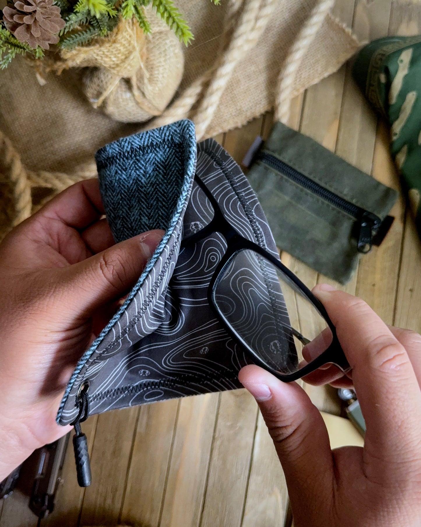 FLANNEL OCEAN TWEED HANDKERCHIEF