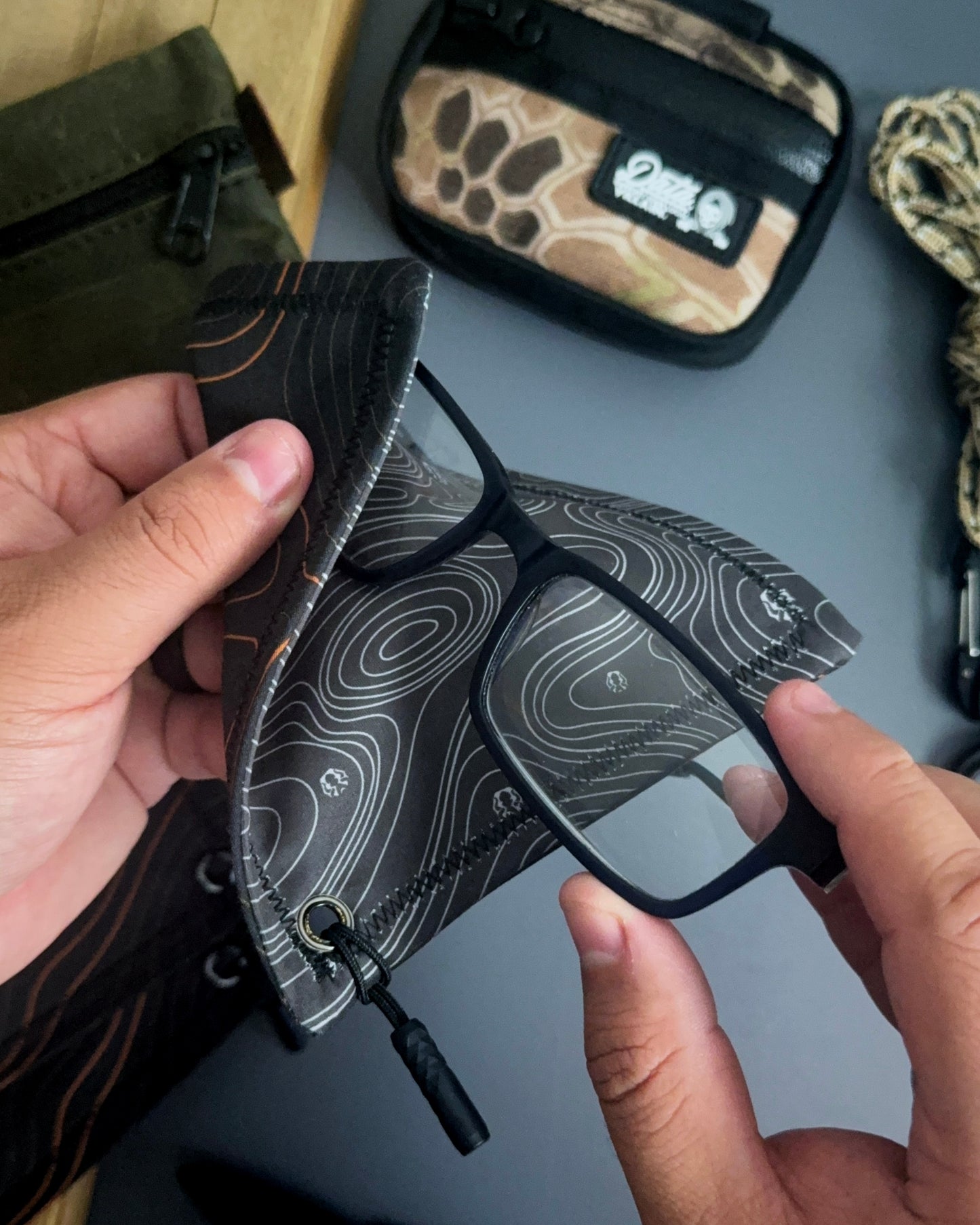 EBONY TOPO HANDKERCHIEF