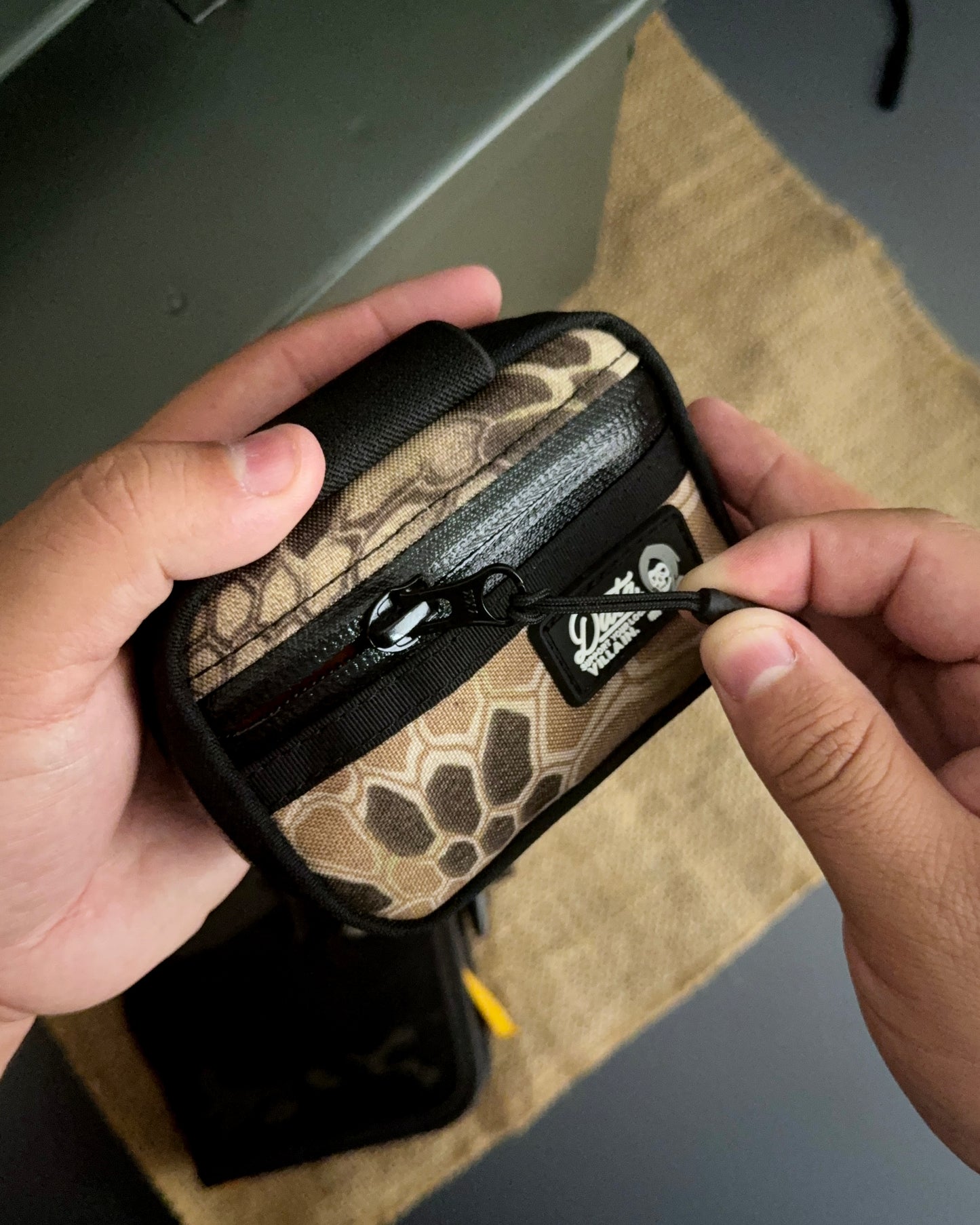 DIAMOND ZIPPER NUNCHUCK 4-PACK (COAL)