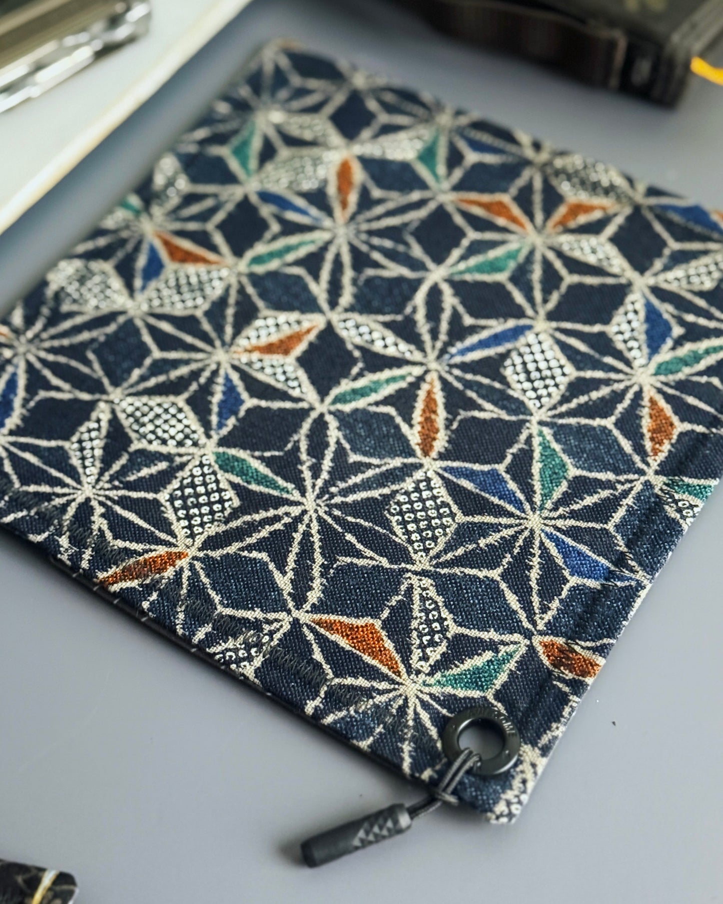 ECRU ASANOHA NAVY HANDKERCHIEF (HUSKY)