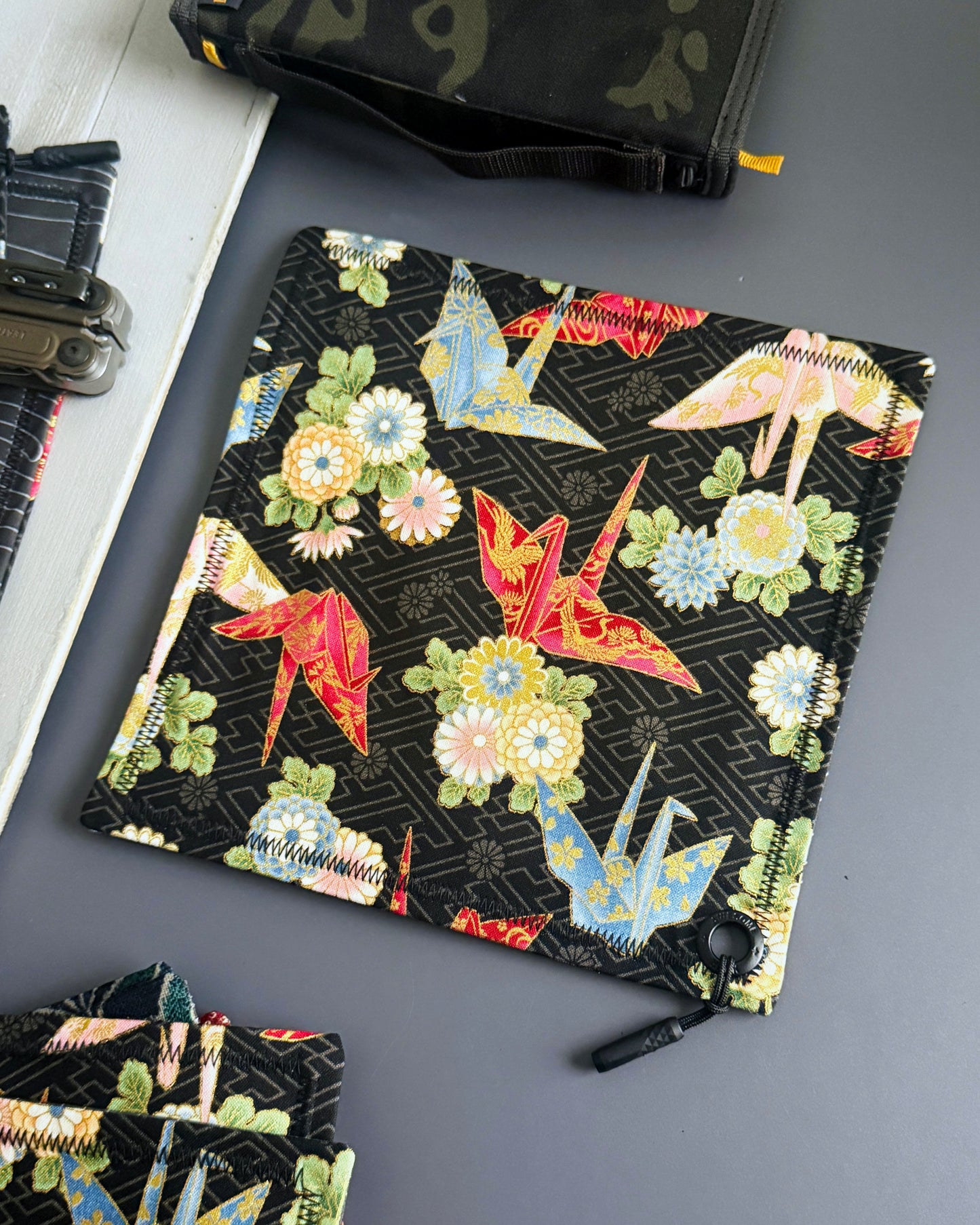 MIDNIGHT CRANE HANDKERCHIEF (HUSKY)