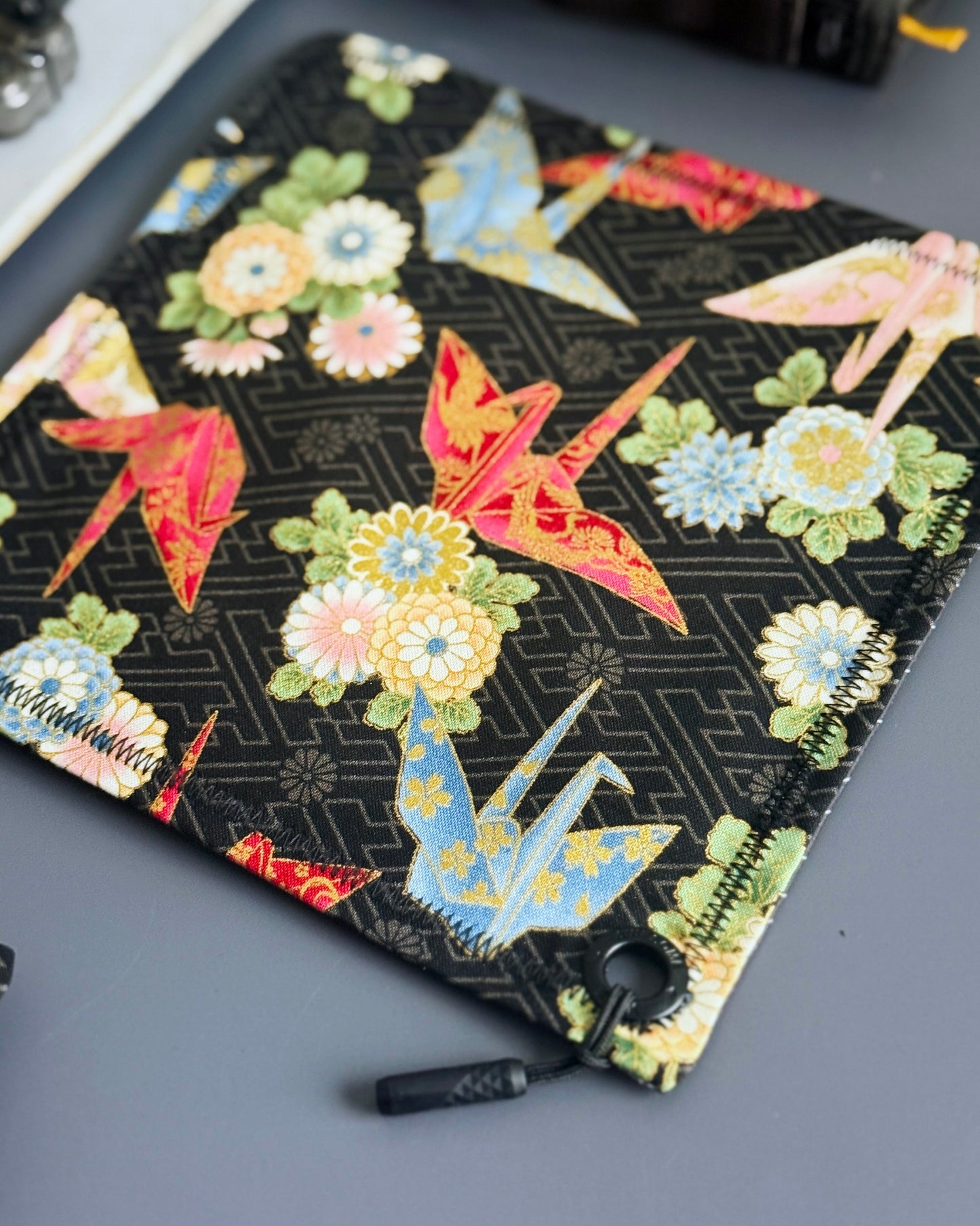 MIDNIGHT CRANE HANDKERCHIEF (HUSKY)