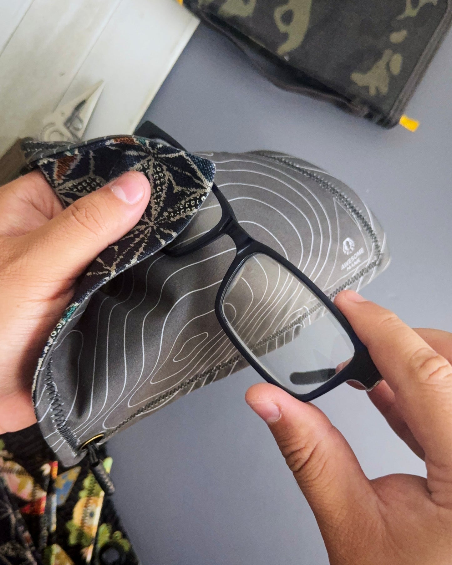 ECRU ASANOHA NAVY HANDKERCHIEF (HUSKY)