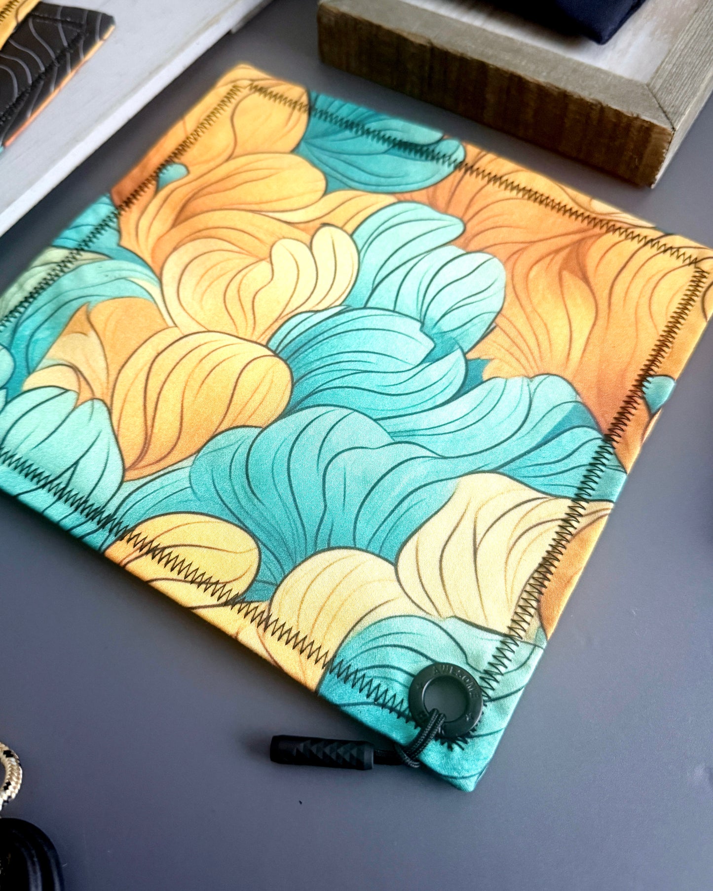 CORAL HANDKERCHIEF (HUSKY)