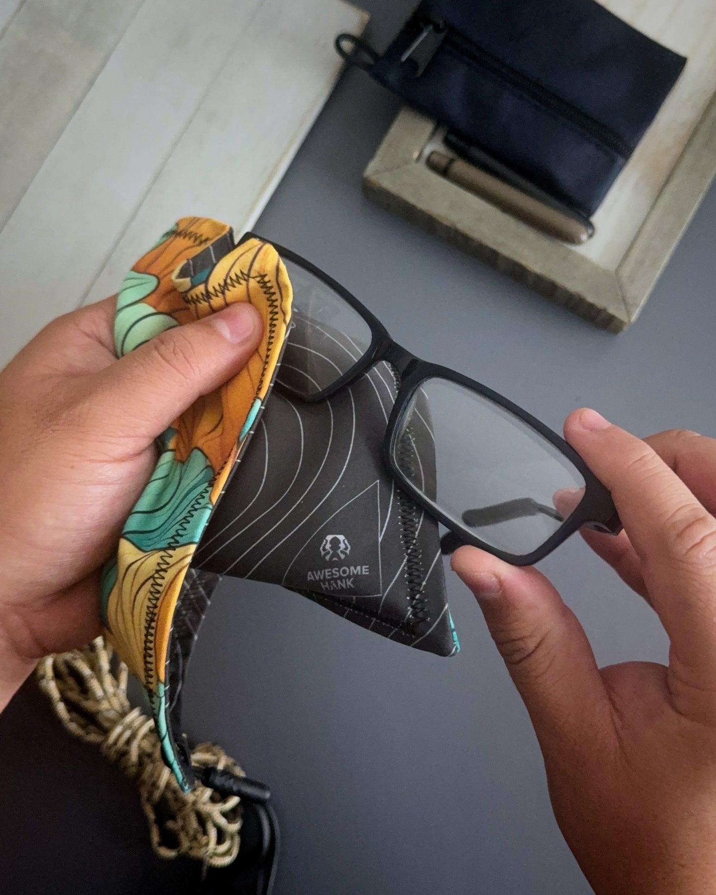 CORAL HANDKERCHIEF (HUSKY)