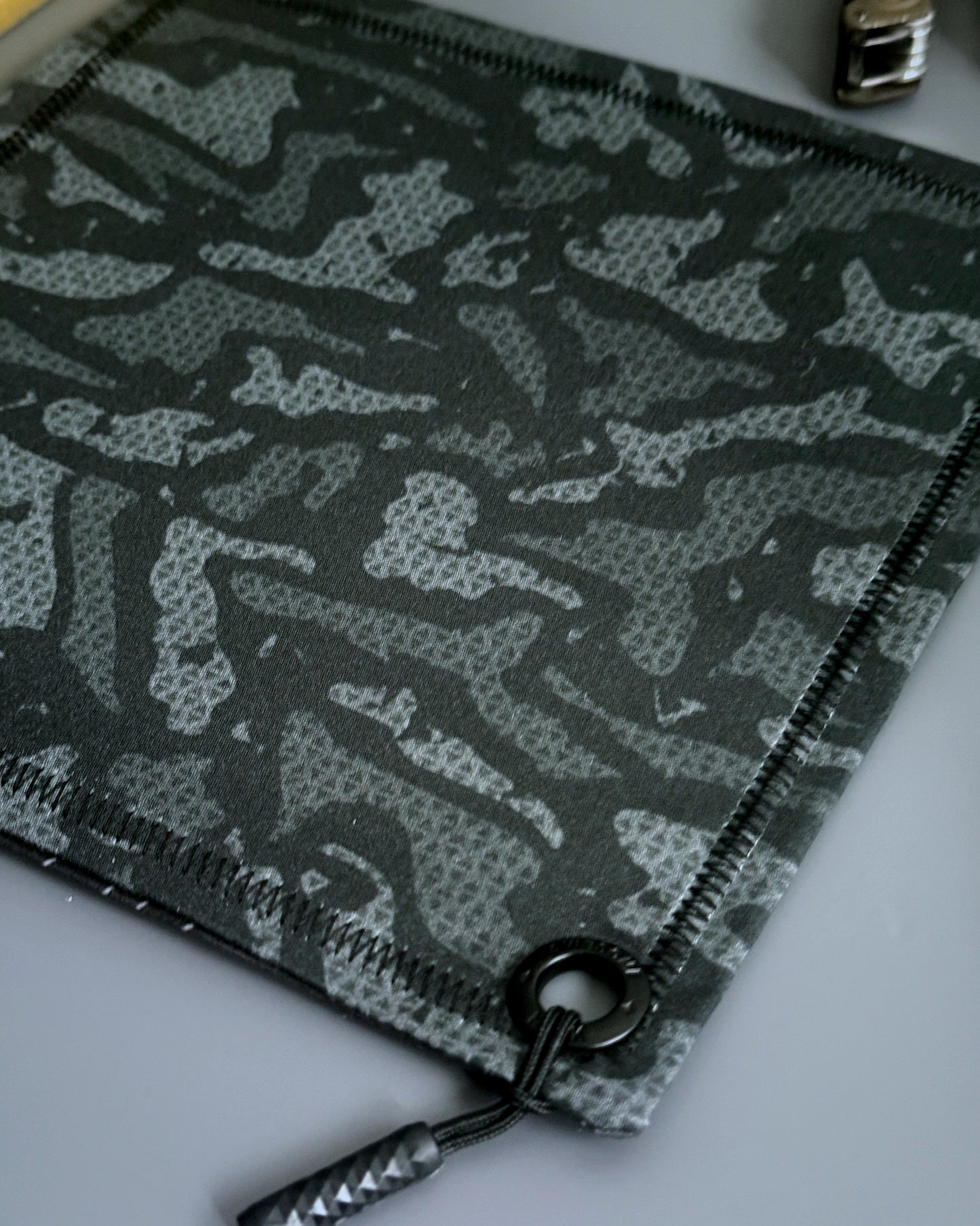 BLACK CAMO HANDKERCHIEF (XL) - EDC HANK