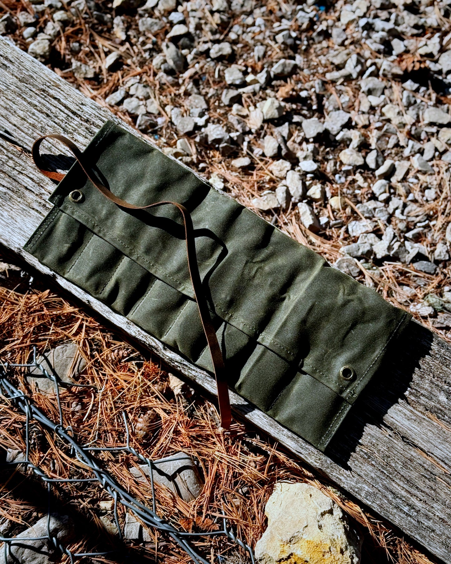 SIERRA KNIFE & TOOL ROLL (OLIVE WAXED CANVAS)
