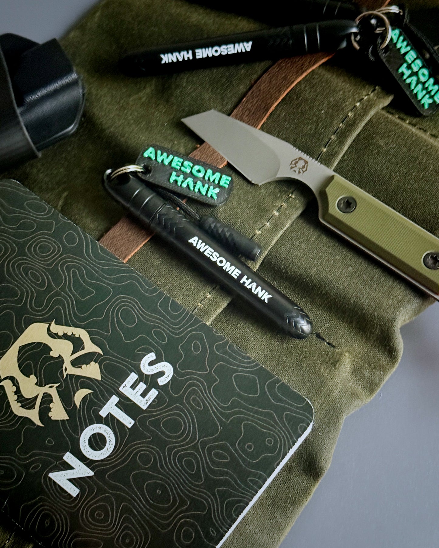 DOCKMATE POKKA X AWESOME HANK KEY CHAIN PEN