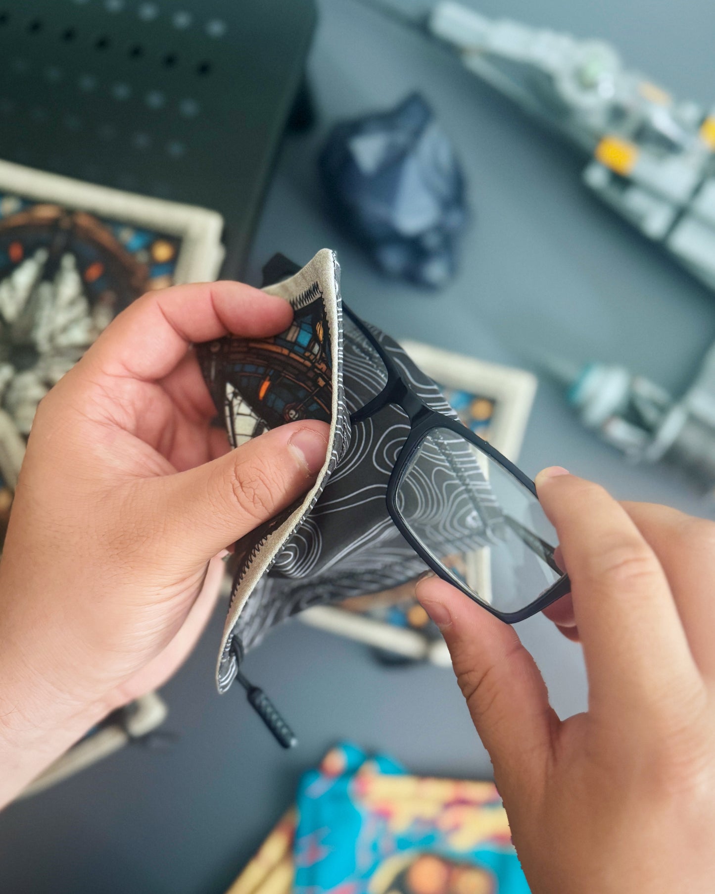 STAINED GLASS STONE FALCON HANDKERCHIEF (MINI) - EDC HANK