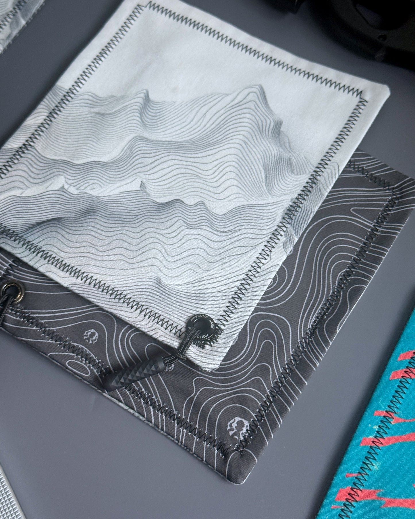 SUMMIT HANDKERCHIEF (MINI)