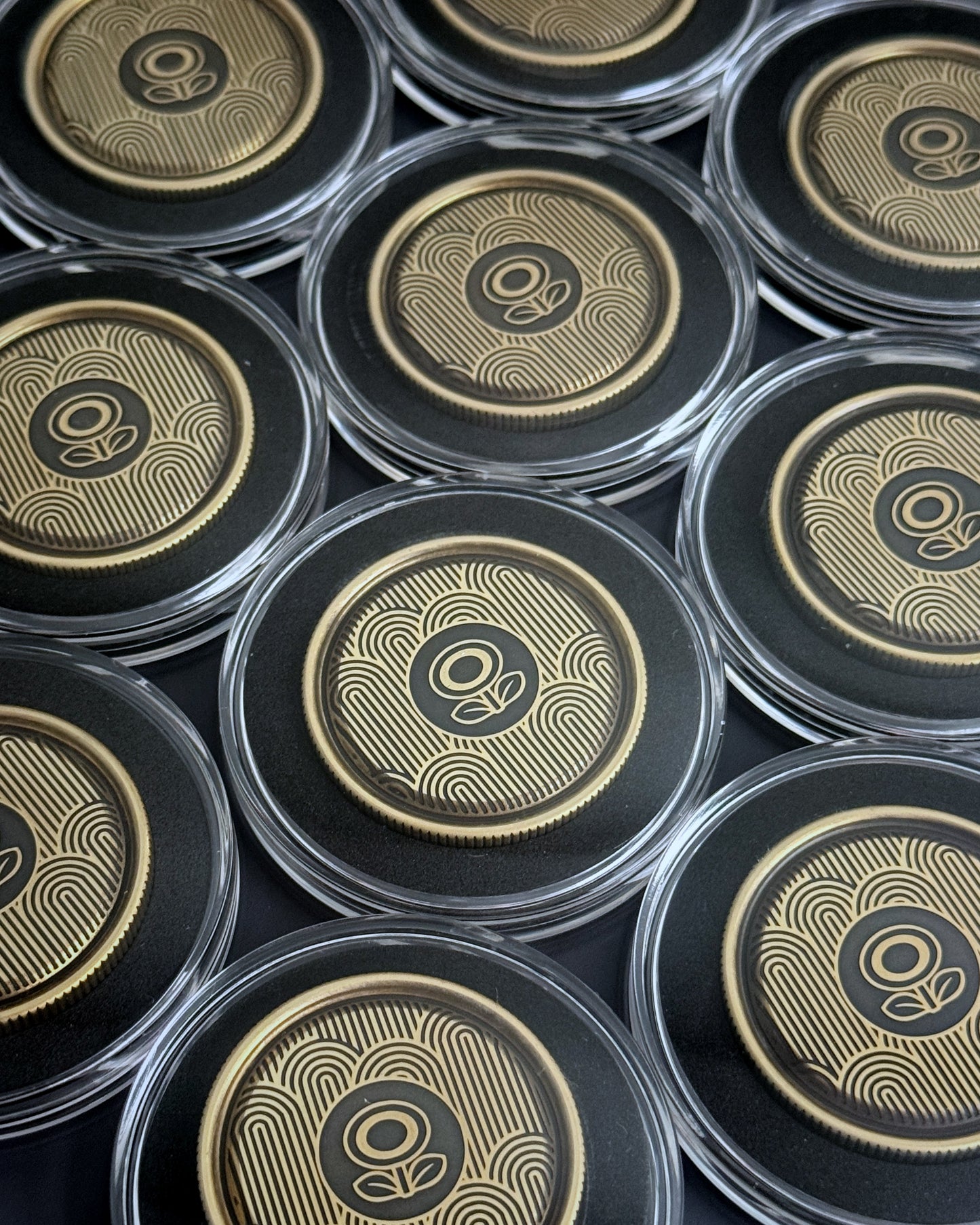 FLOWER SPIN COIN (BRASS)