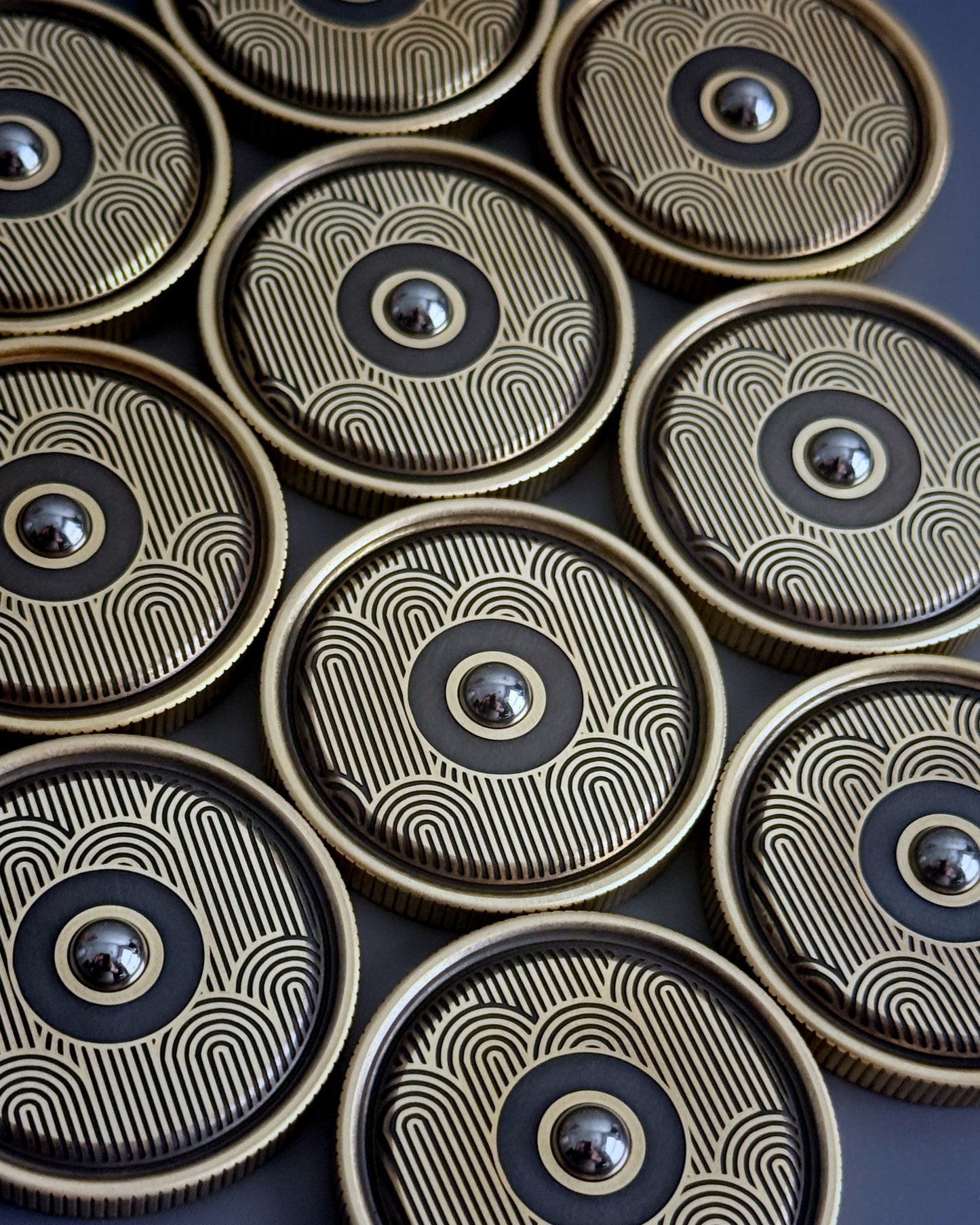 FLOWER SPIN COIN (BRASS)