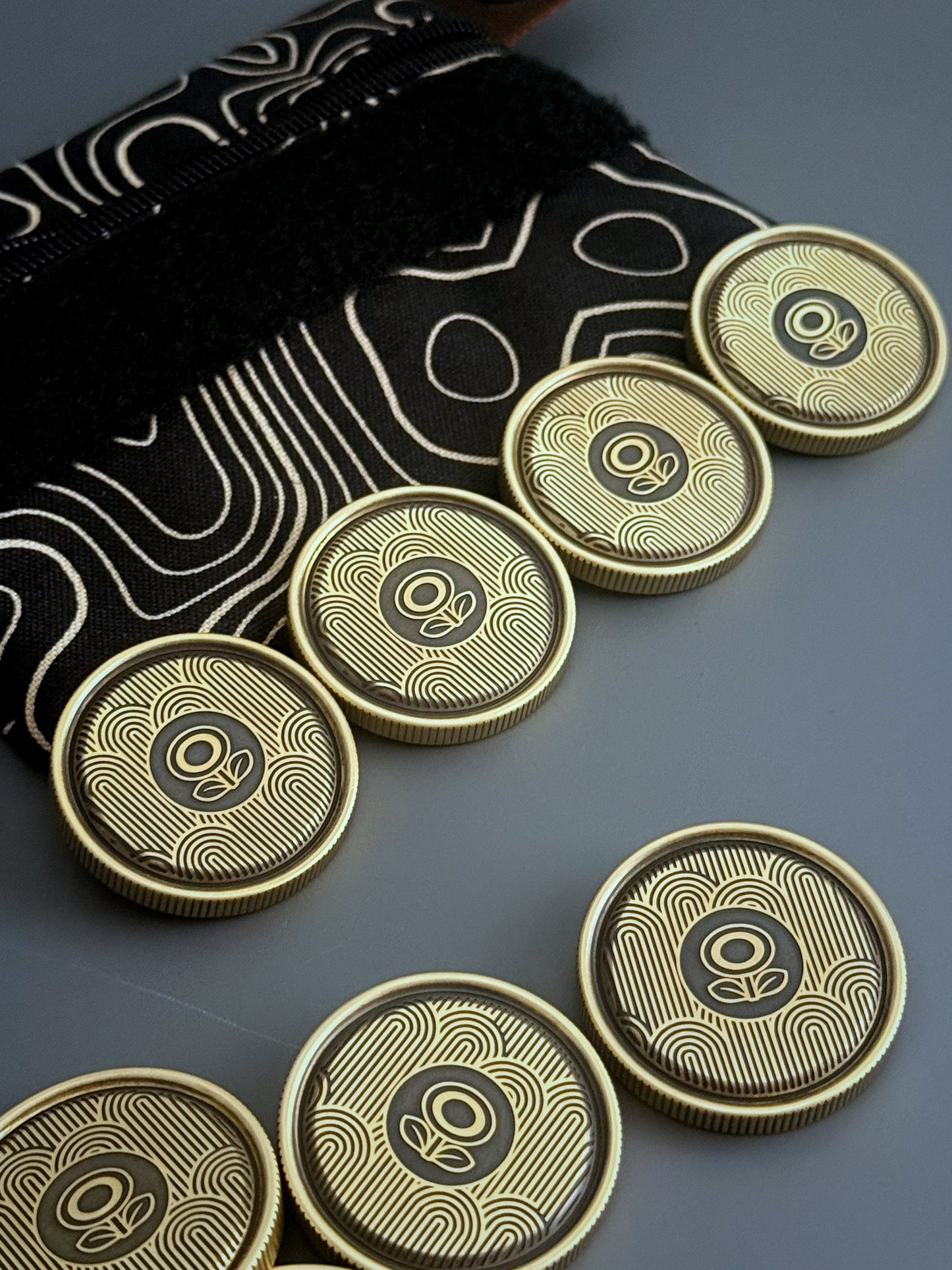 FLOWER SPIN COIN (BRASS)
