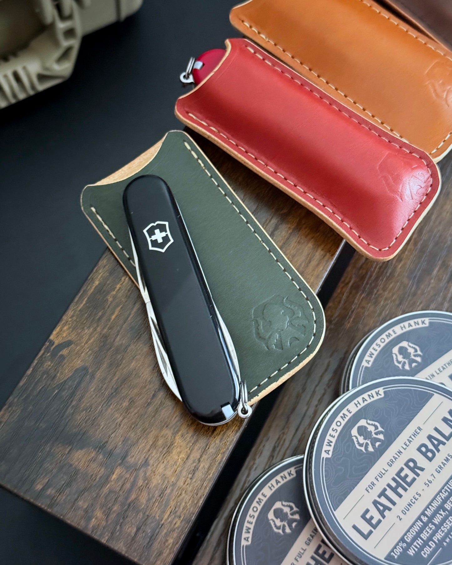 THE ESSENTIALS LEATHER SLIP (APRICOT)