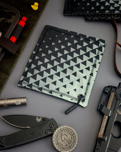 CONTRAST HANDKERCHIEF (MINI) - EDC HANK