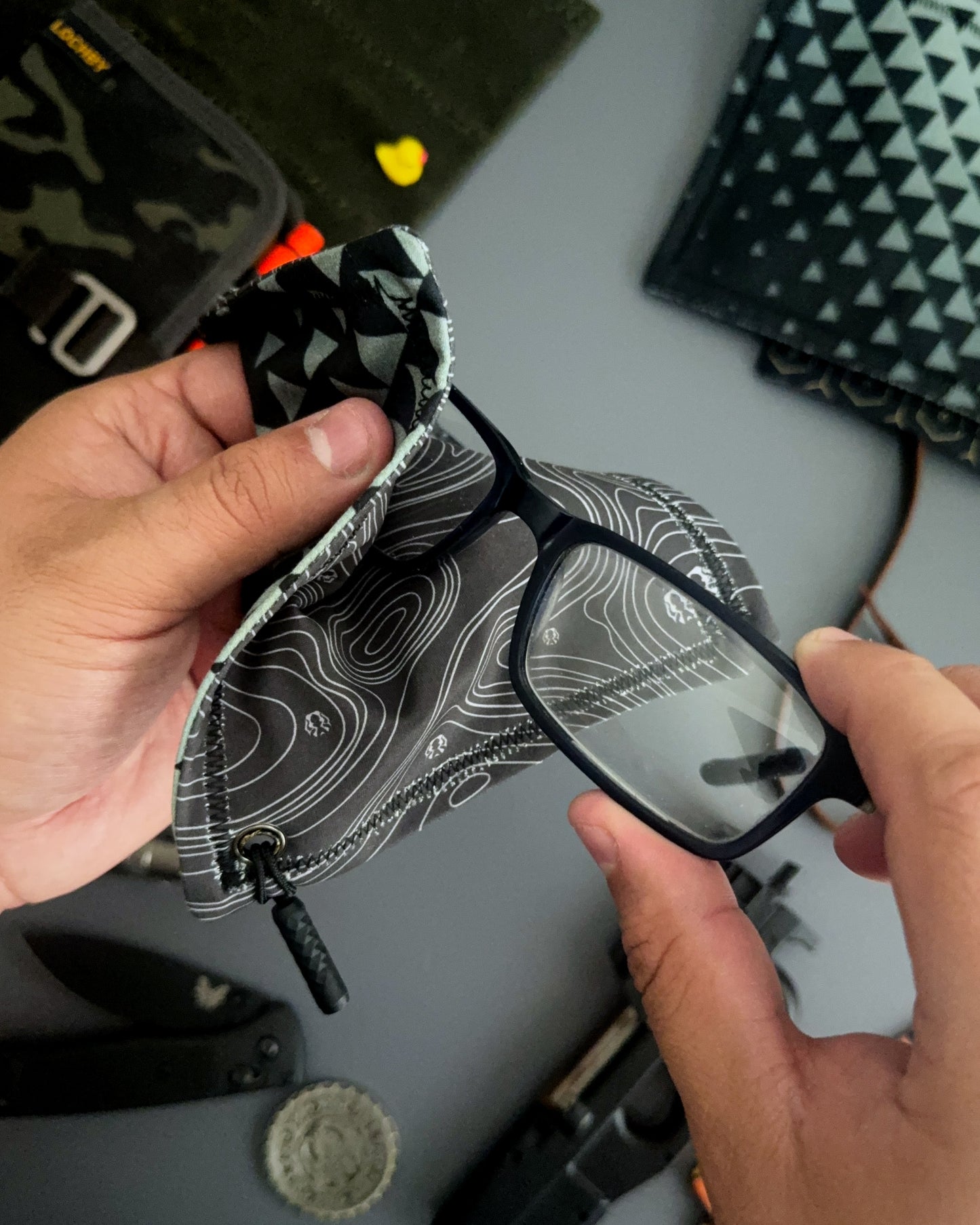 CONTRAST HANDKERCHIEF (MINI) - EDC HANK