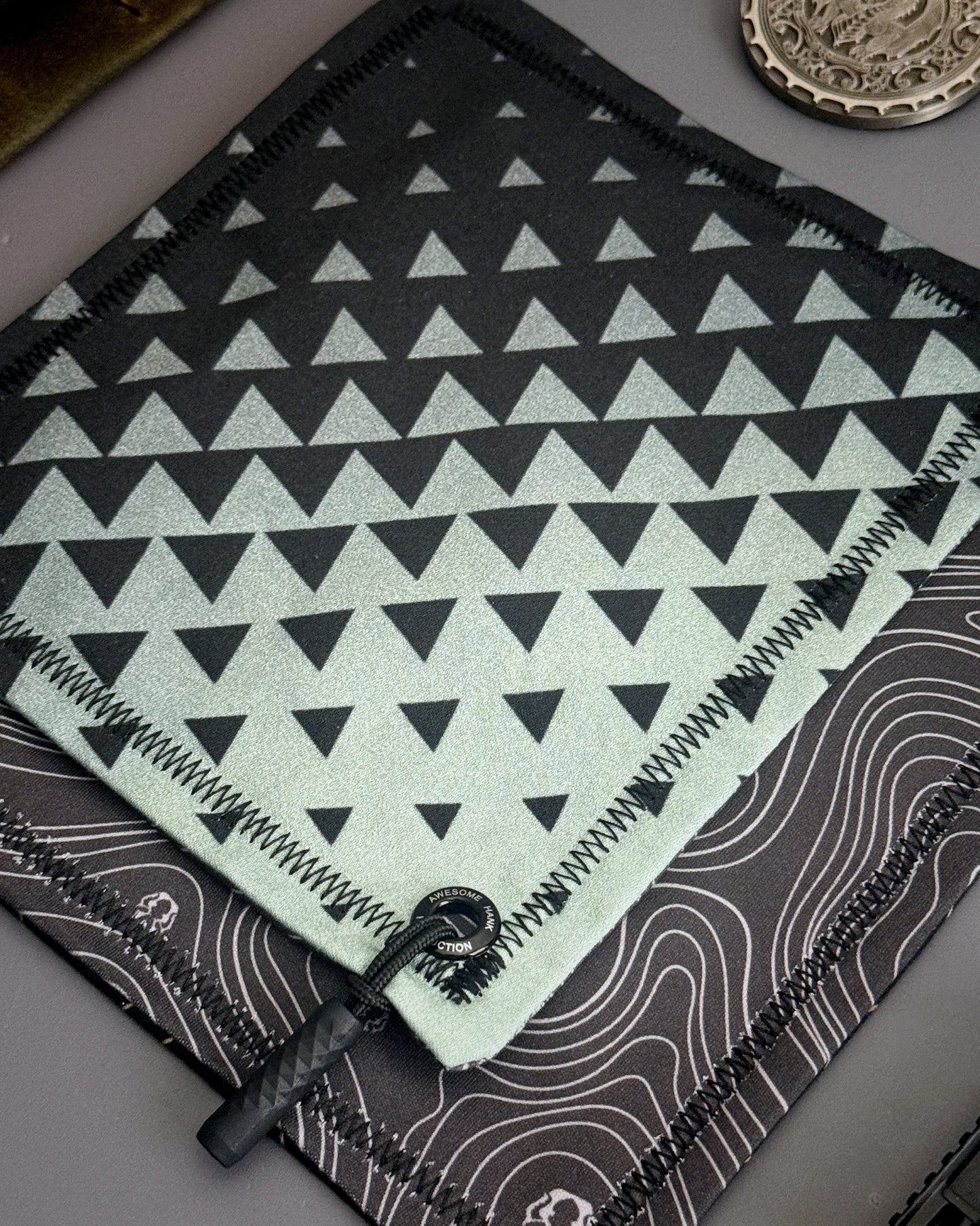 CONTRAST HANDKERCHIEF (MINI) - EDC HANK