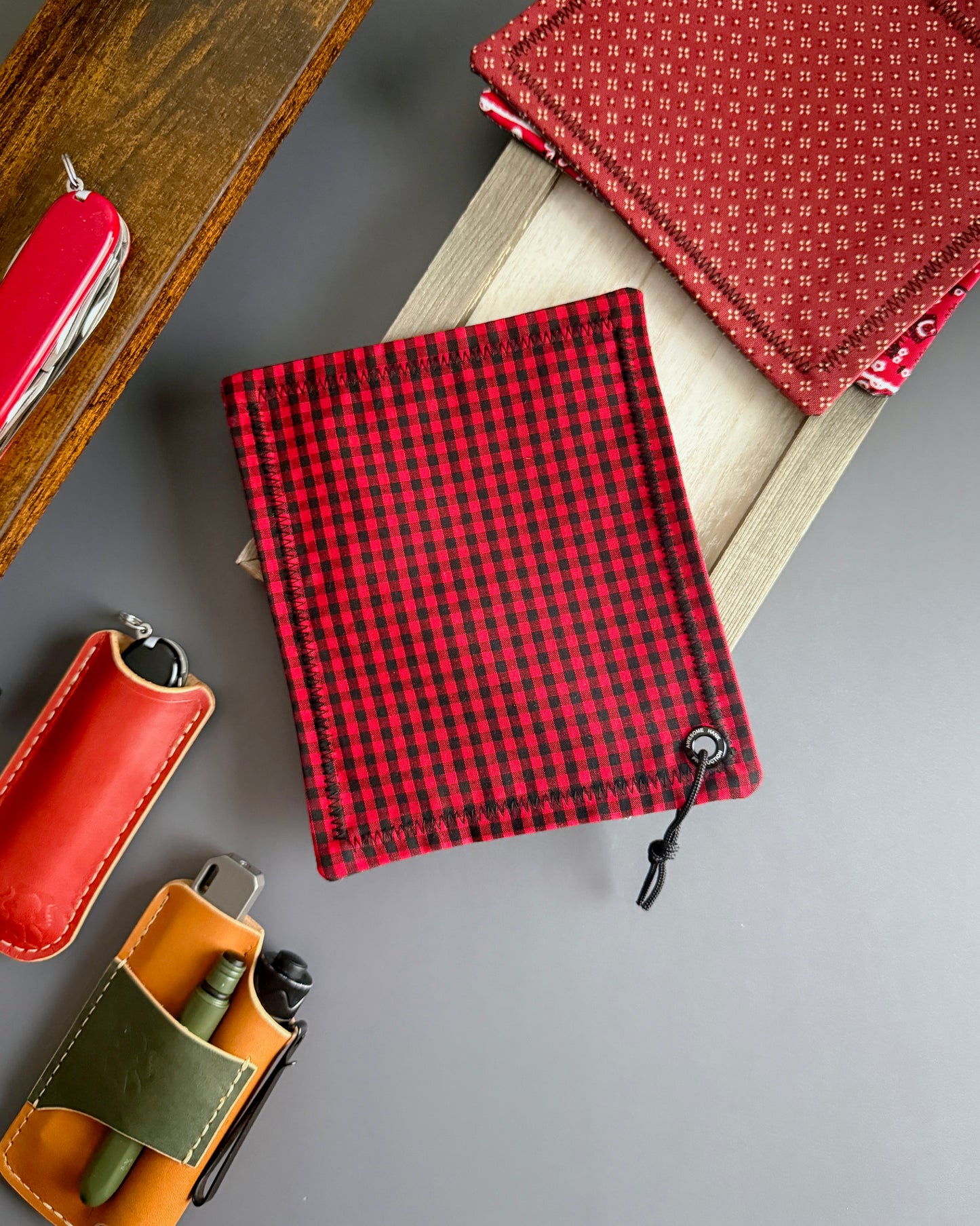 BUFFALO RED PLAID HANK (AHP)