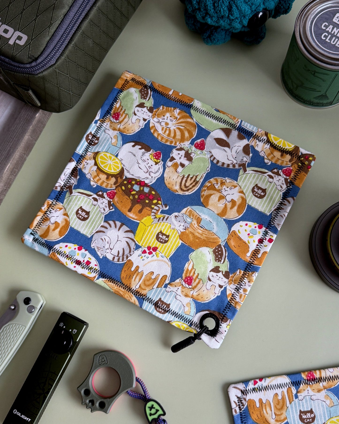 DONUT CAT HANDKERCHIEF (HUSKY) - EDC HANK