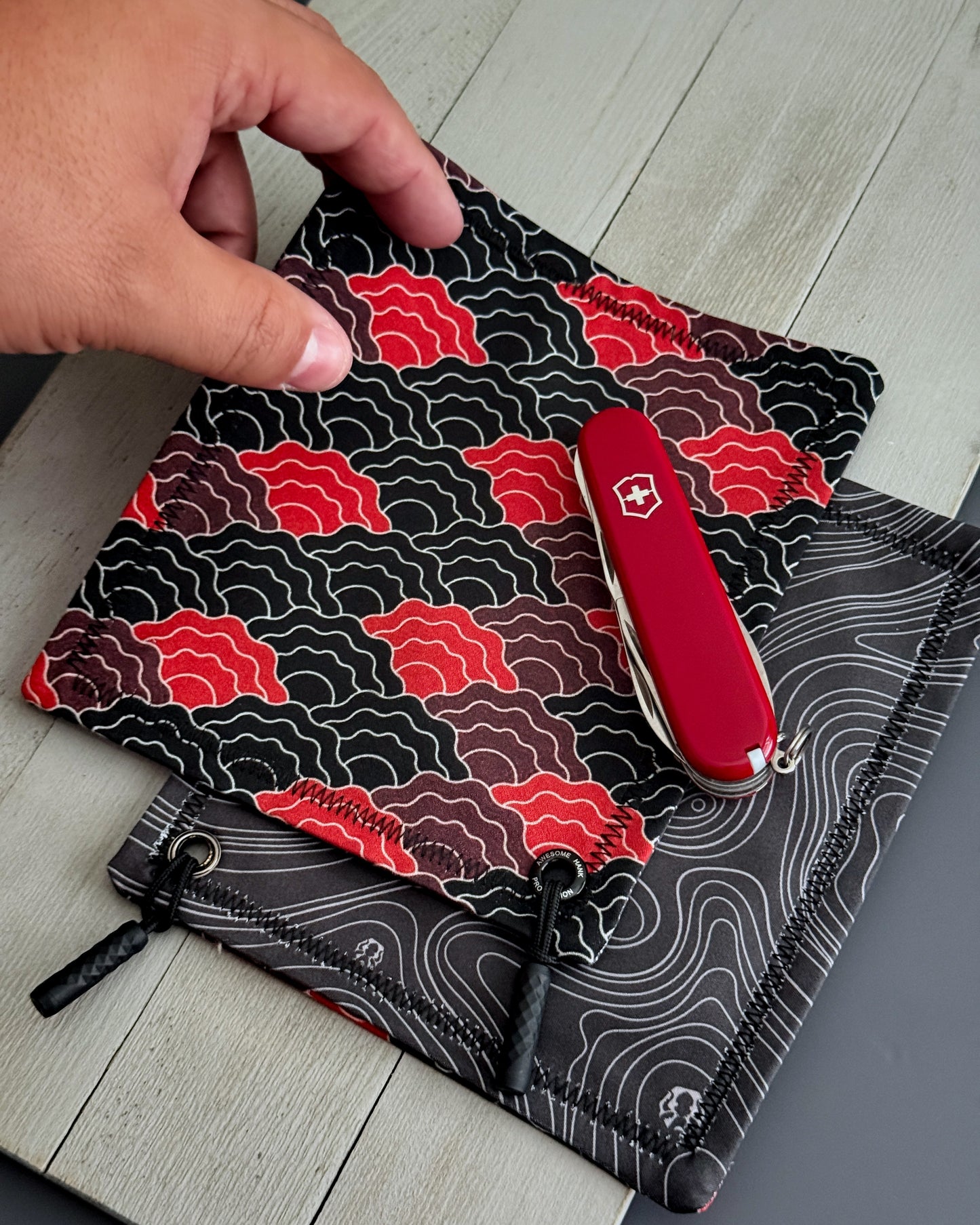 CRIMSON FANS HANDKERCHIEF (MINI) - EDC HANK
