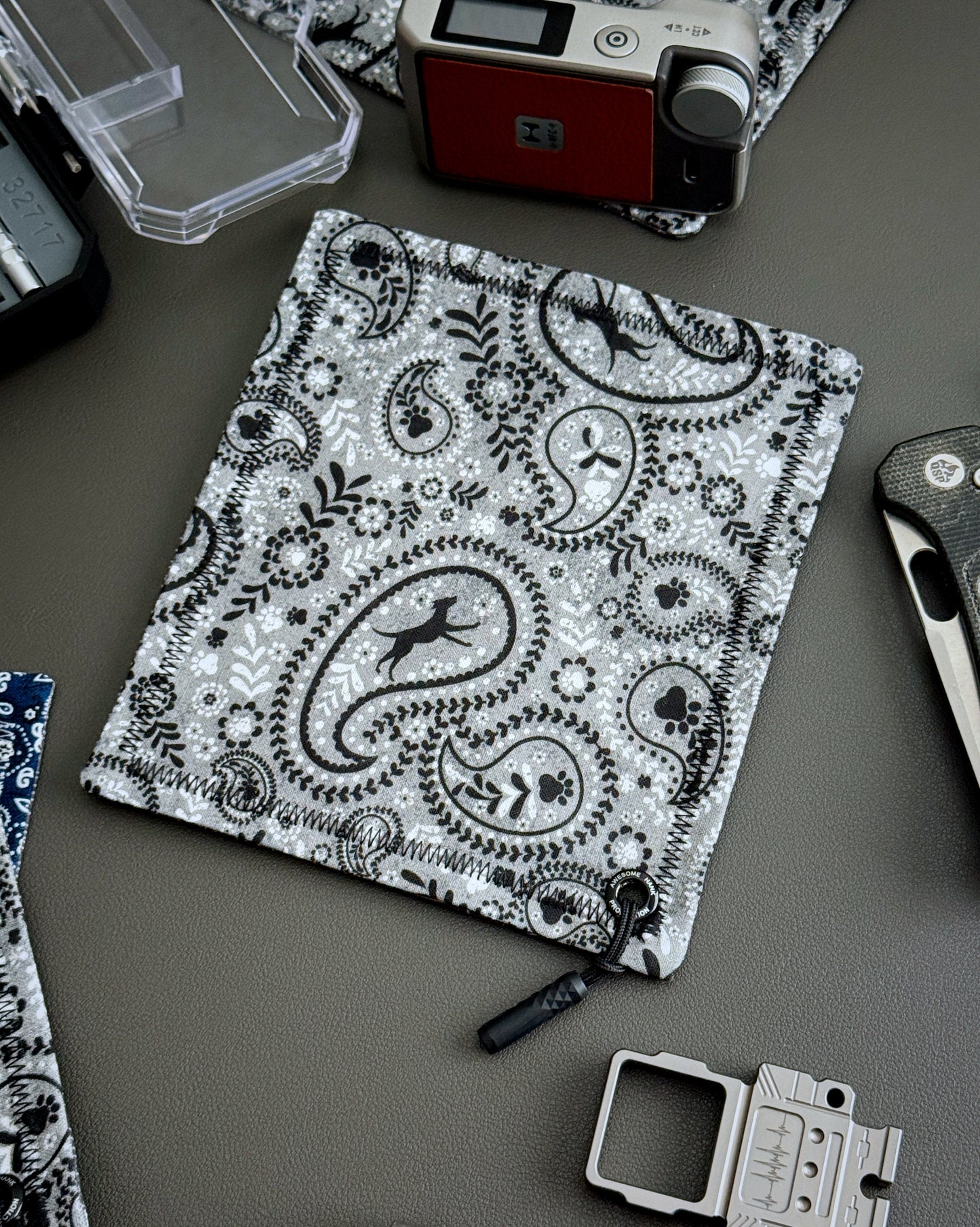 GREYHOUND PAISLEY HANDKERCHIEF (MINI) - EDC HANK