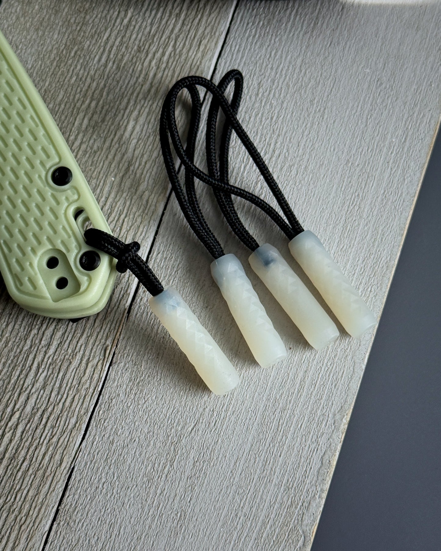 DIAMOND ZIPPER NUNCHUCK 4-PACK (GITD)
