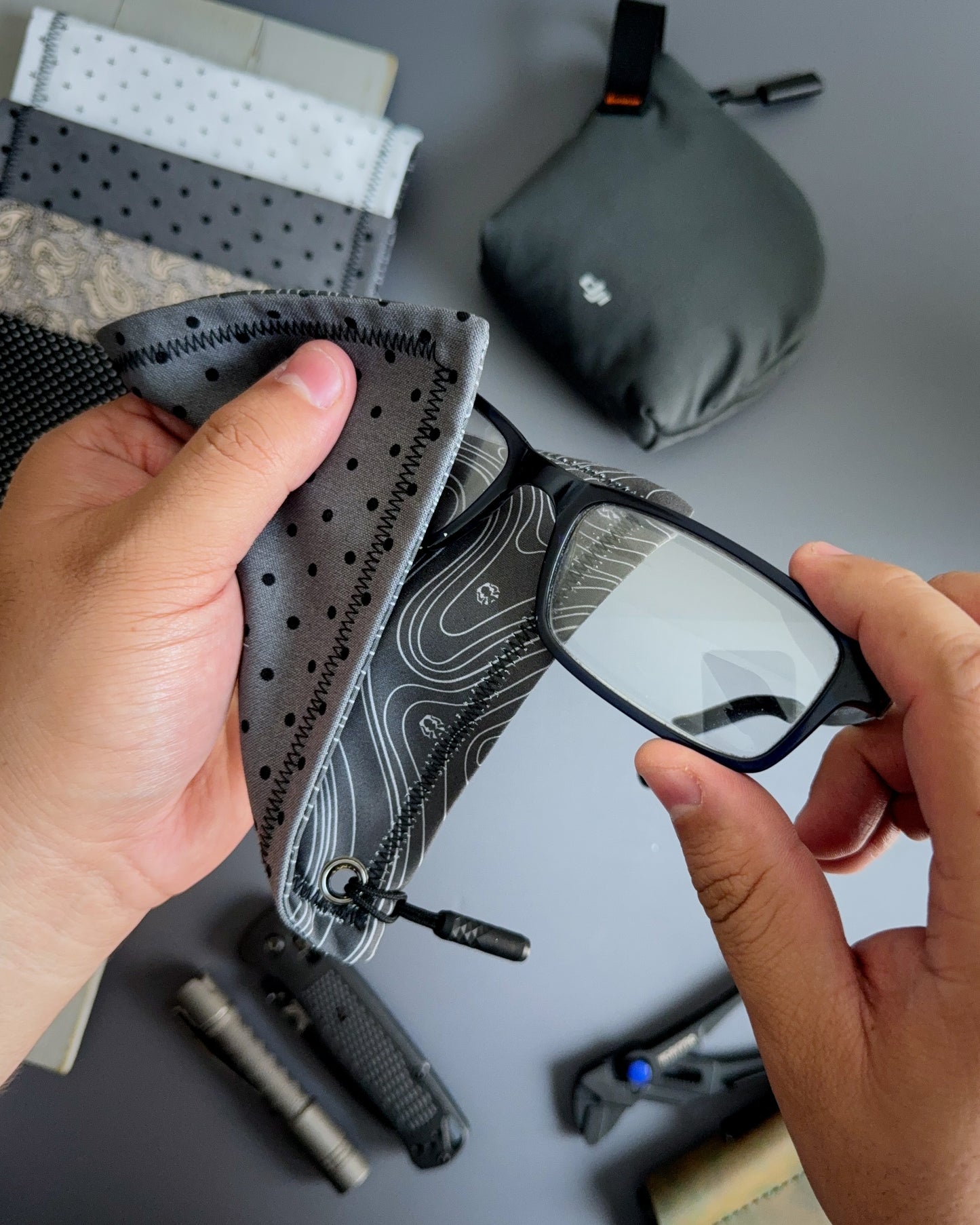 GENTLEMEN'S COBBLESTONE HANDKERCHIEF (MINI) - EDC HANK