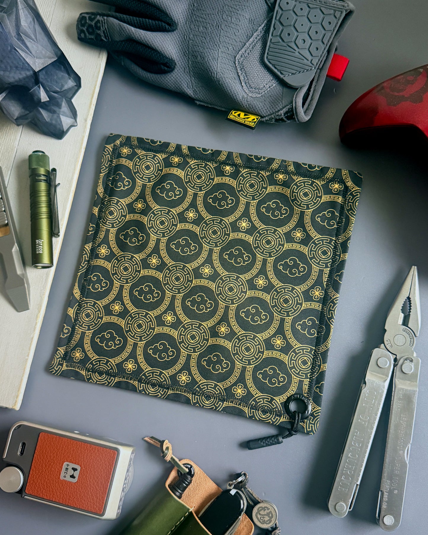 GOLDEN FORTUNE HANDKERCHIEF (XL) - EDC HANK