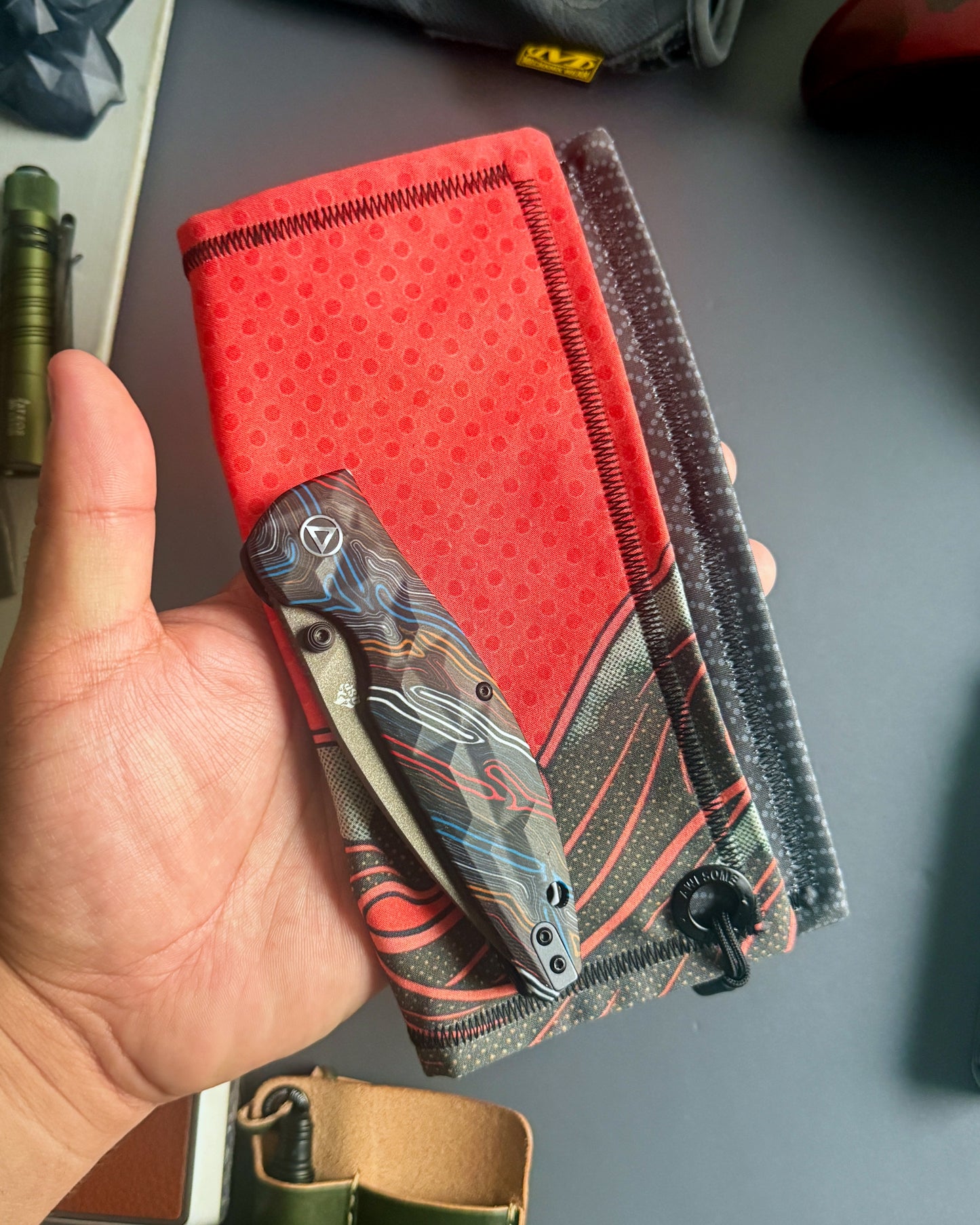 RED WAVE HANDKERCHIEF (XL) - EDC HANK