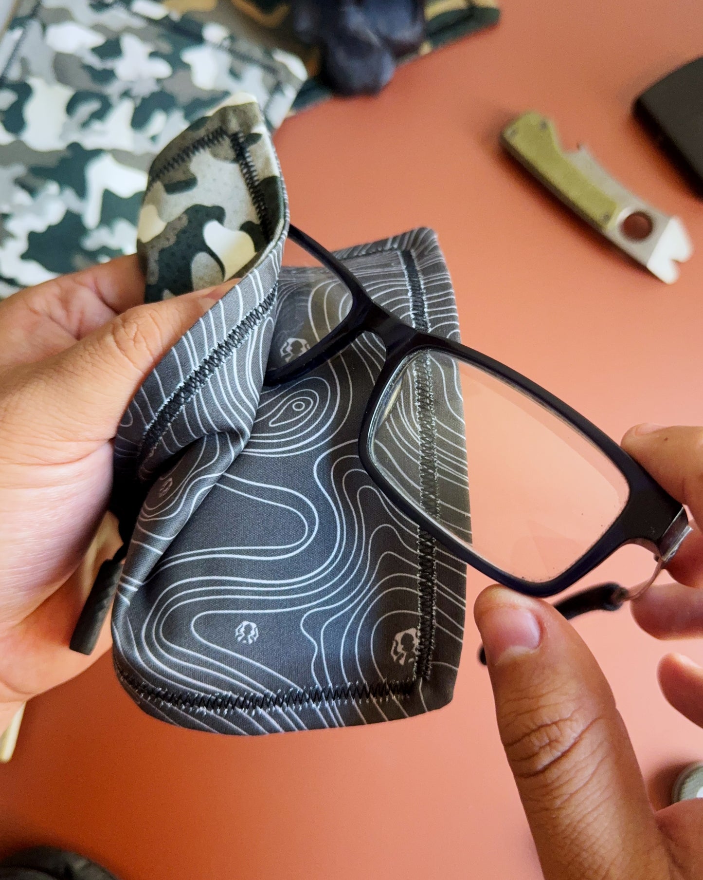 GRAYSCALE CAMO HANDKERCHIEF (MINI) - EDC HANK
