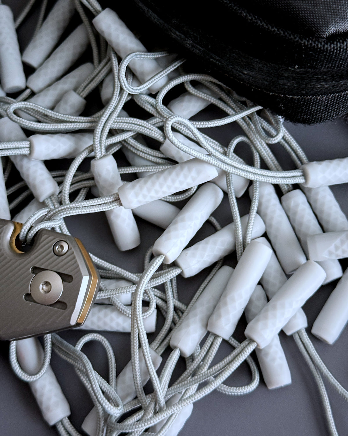 ZIPPER NUNCHUCKS 4-PACK (LIGHT GRAY)