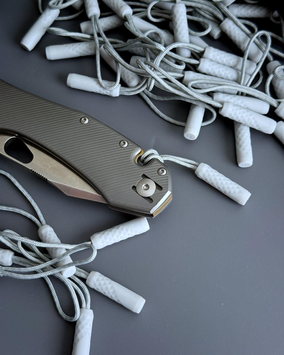 ZIPPER NUNCHUCKS 4-PACK (LIGHT GRAY)
