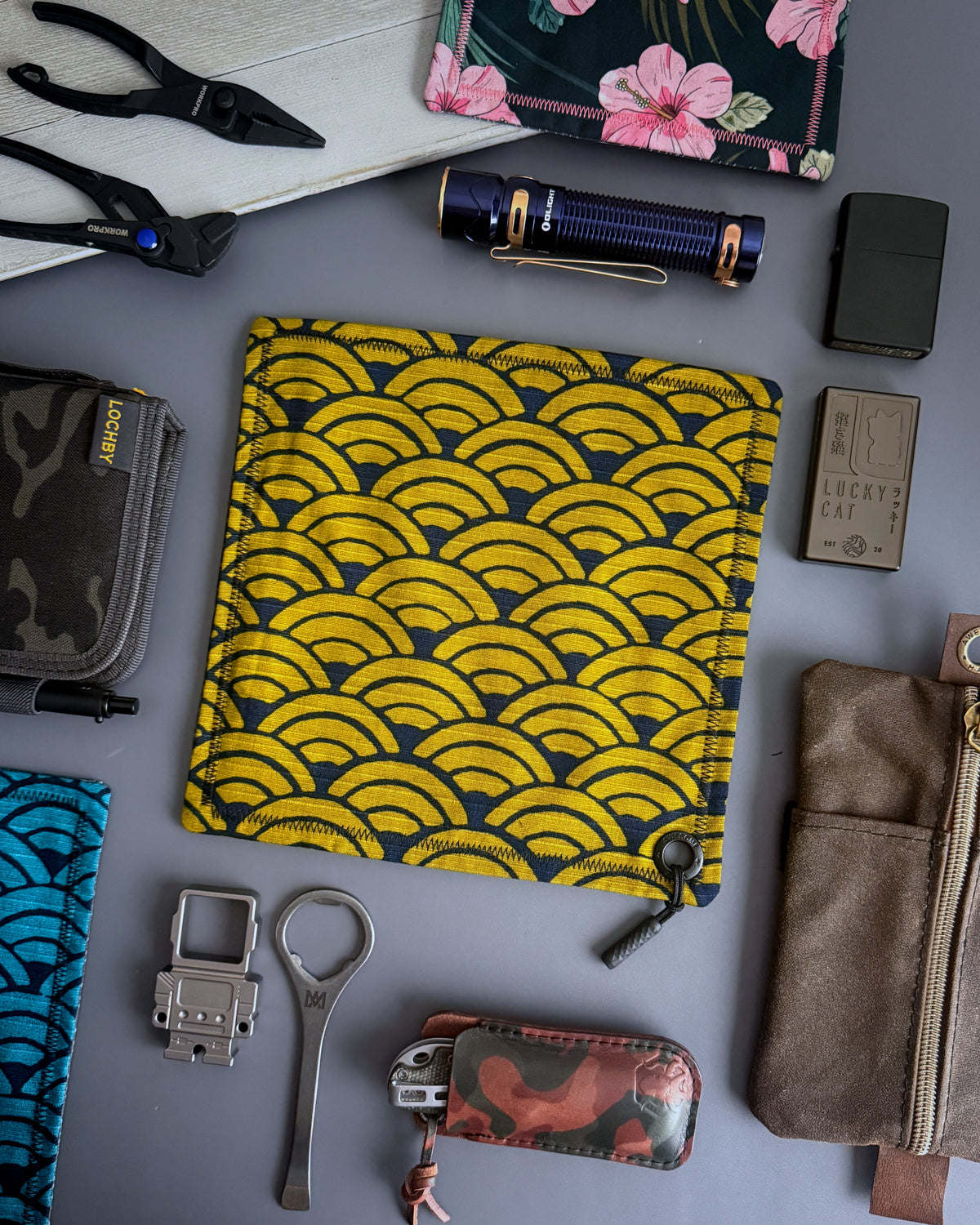 OONAMI GOLD WAVE HANDKERCHIEF (XL) - EDC HANK