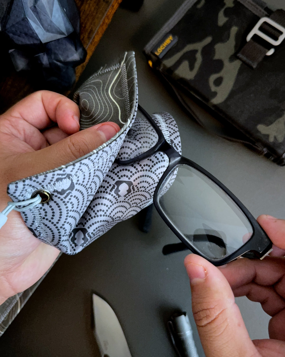 TITANIUM TOPO HANDKERCHIEF (MINI) - EDC HANK