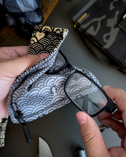 CAT WAVES B&W HANDKERCHIEF (MINI) - EDC HANK