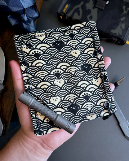 CAT WAVES B&W HANDKERCHIEF (MINI) - EDC HANK